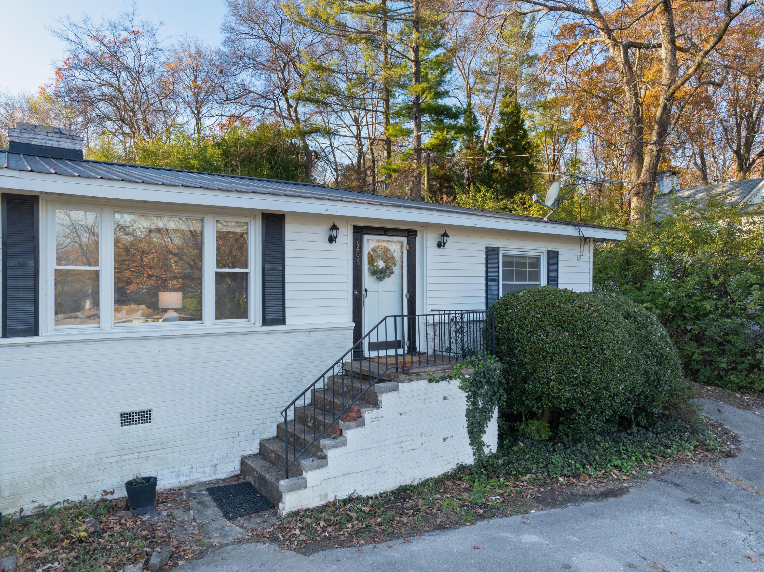1206 Peter Pan Road