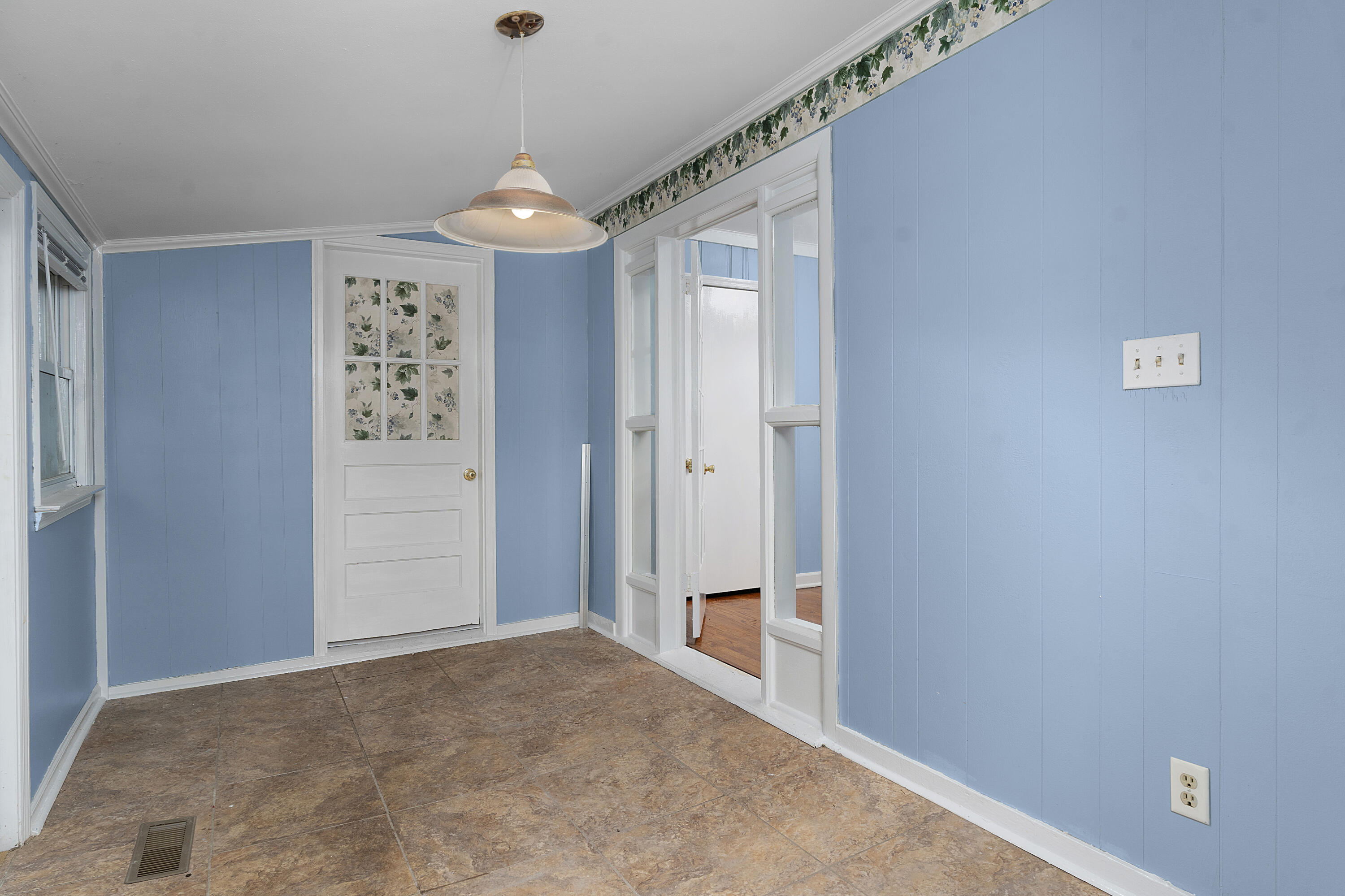 1206 Peter Pan Road