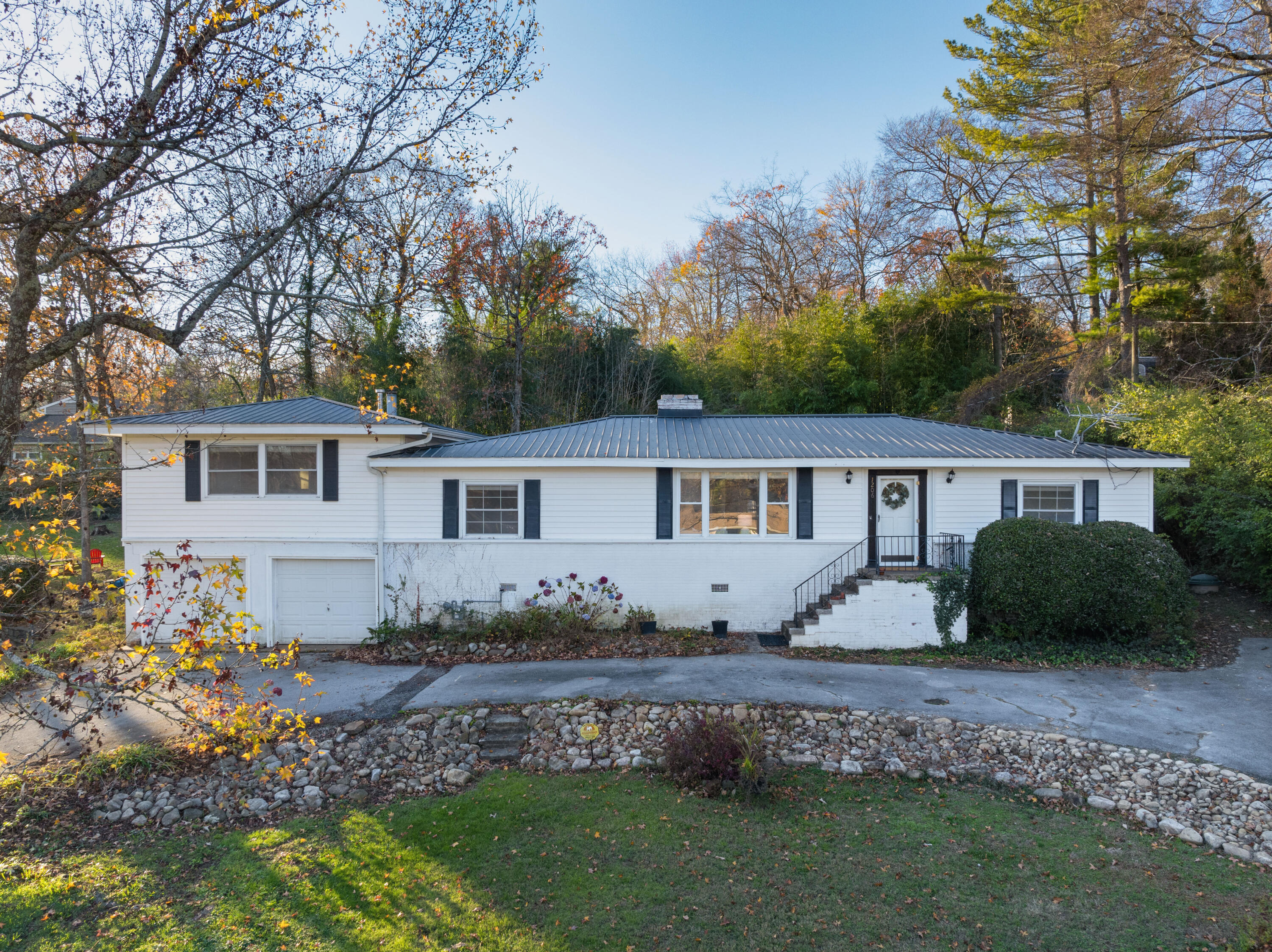 1206 Peter Pan Road