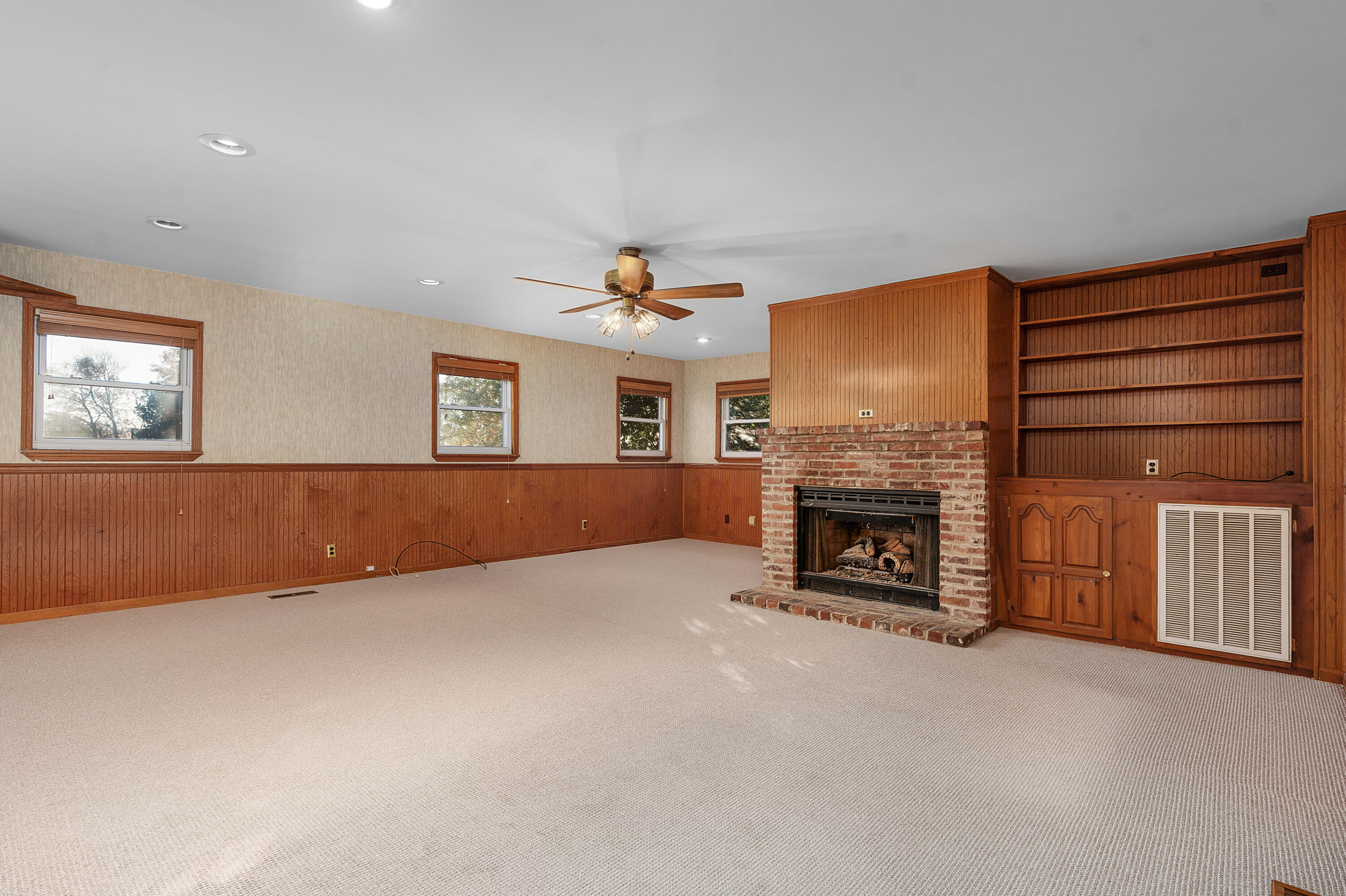 1206 Peter Pan Road