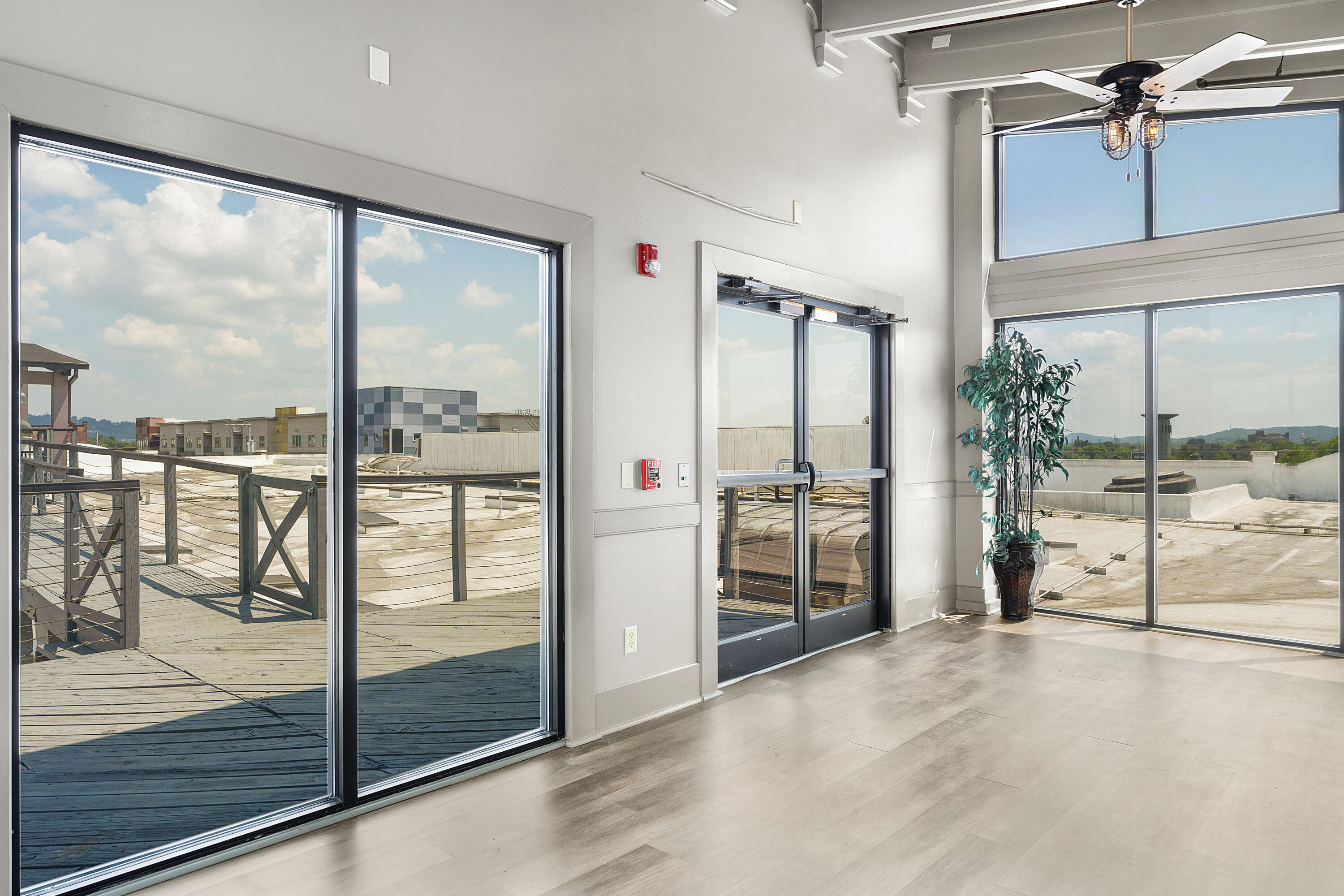 1467 Market Street, 200