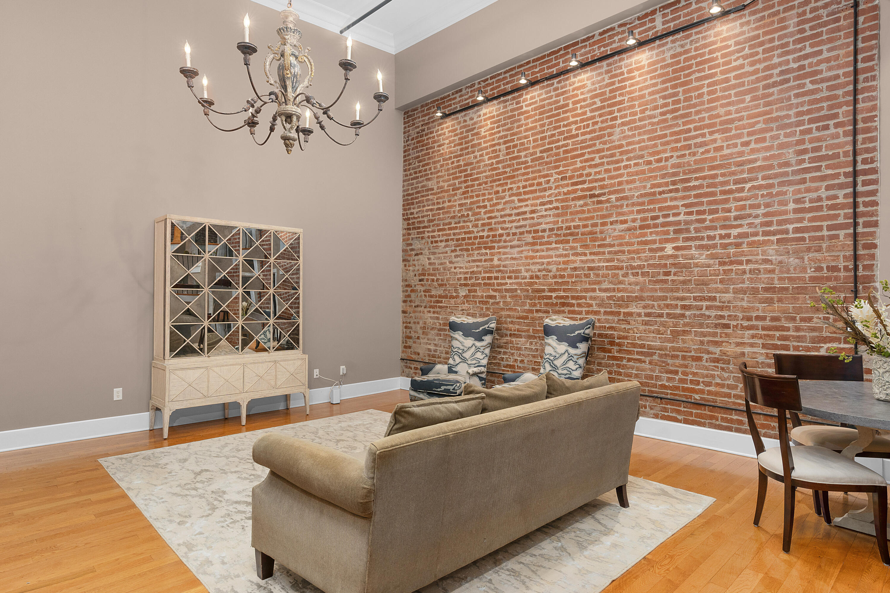 1467 Market Street, 200