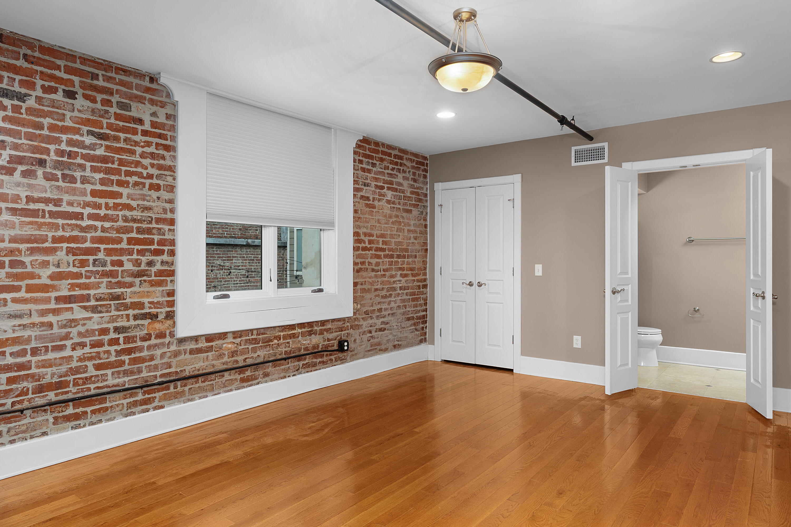 1467 Market Street, 200