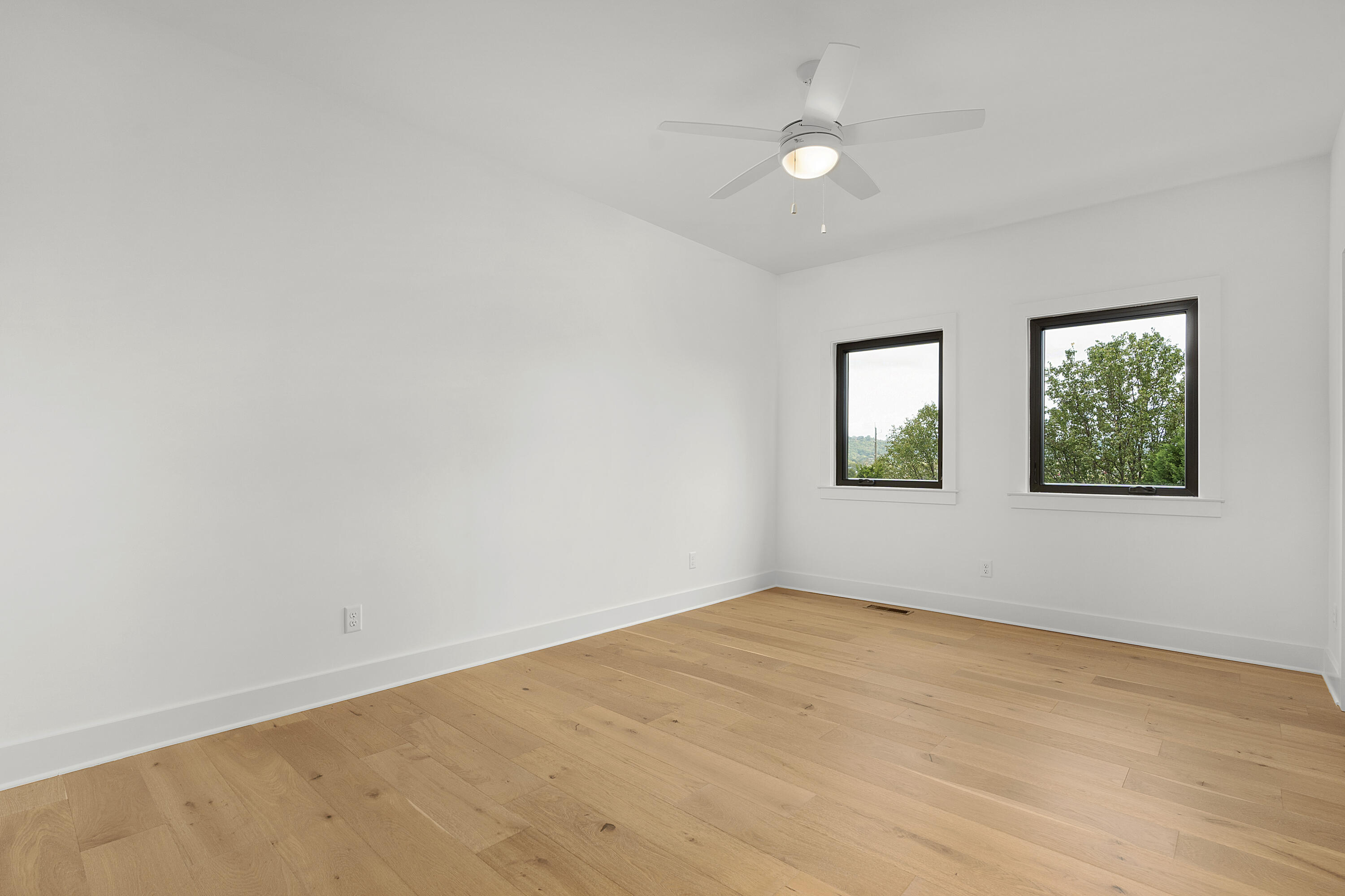 1044 E 4th Street, 101
