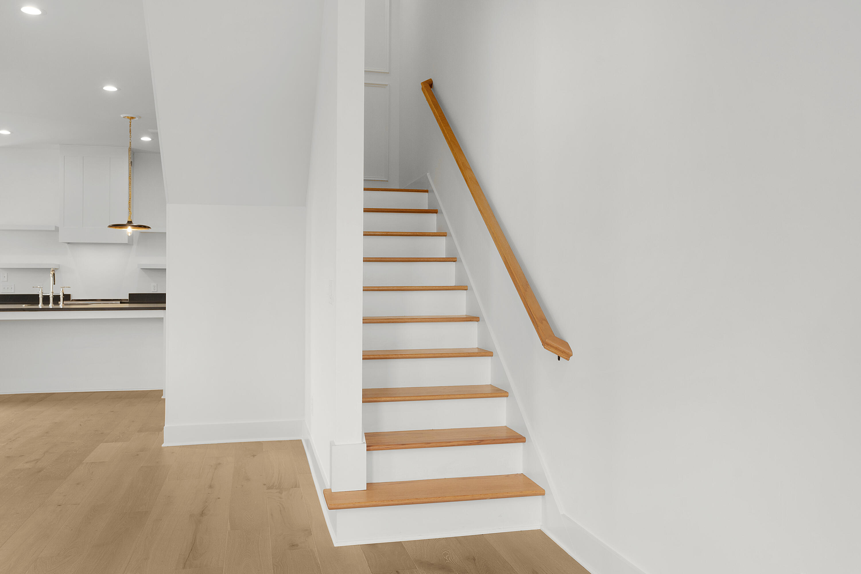 1044 E 4th Street, 101