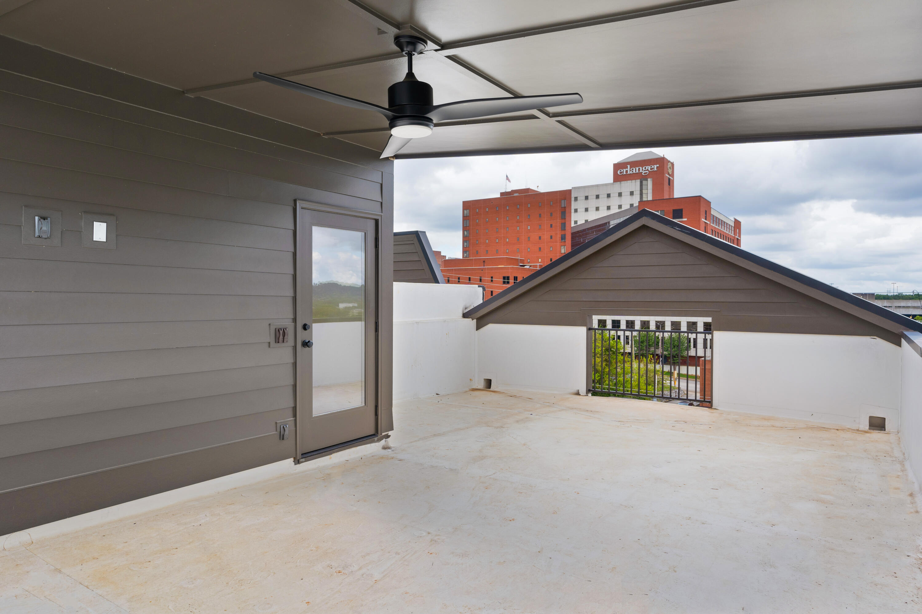 1044 E 4th Street, 101