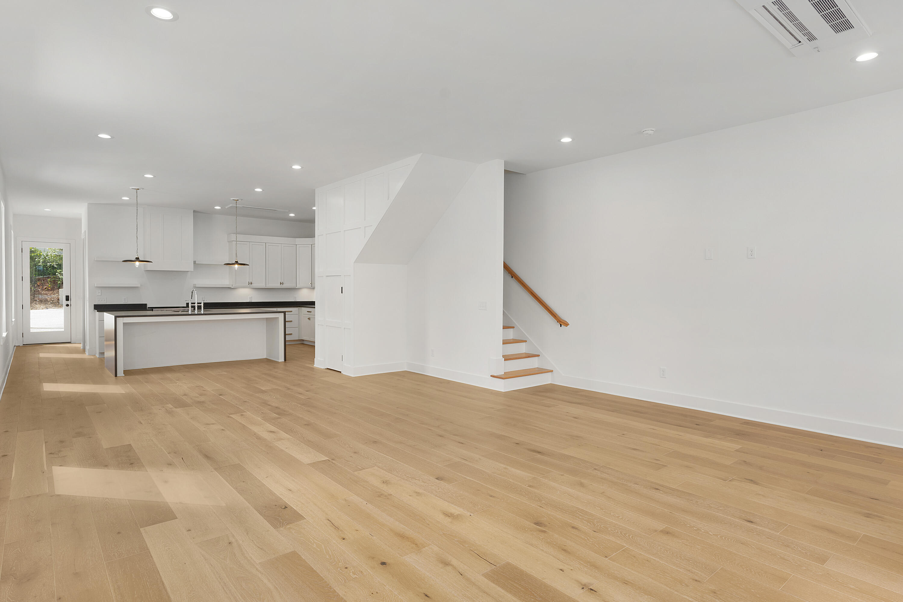 1044 E 4th Street, 101