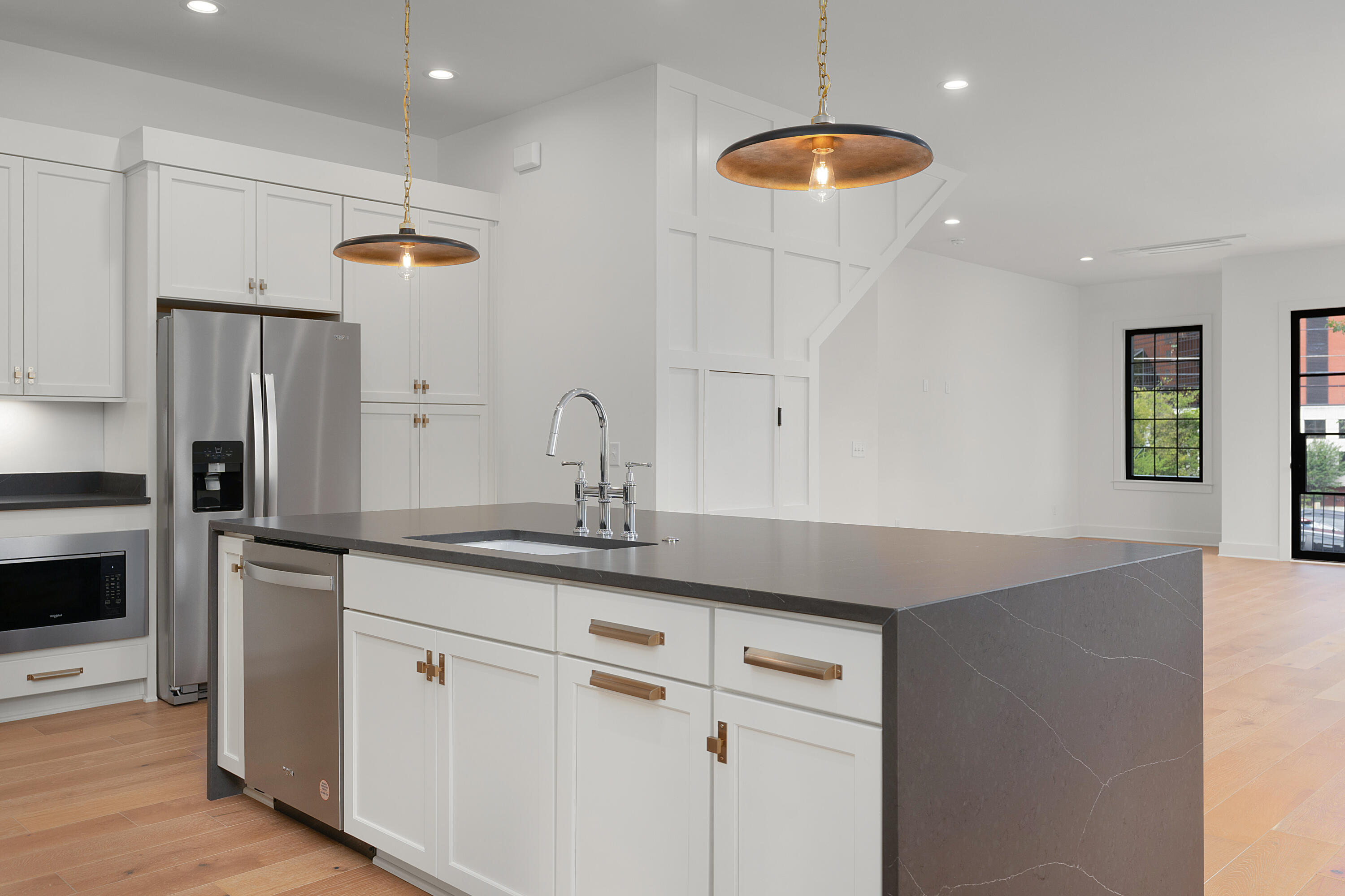 1044 E 4th Street, 101