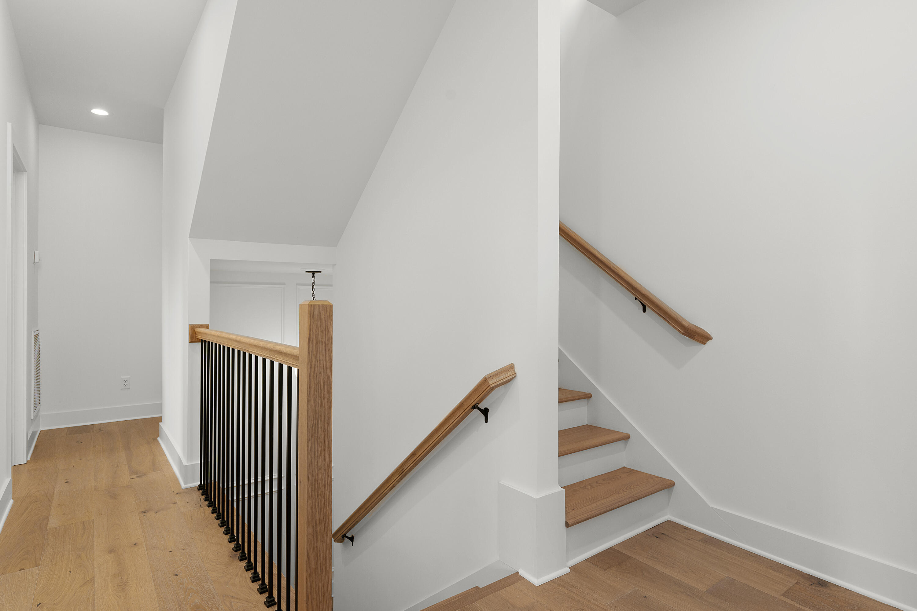 1044 E 4th Street, 101