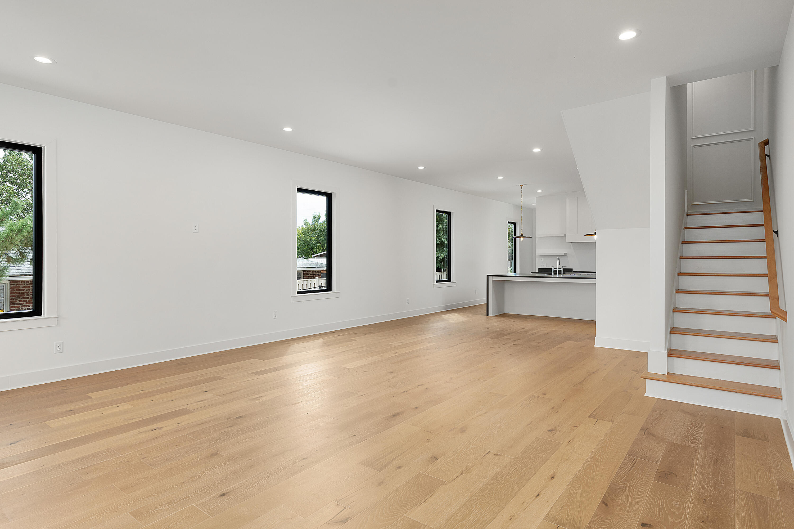 1044 E 4th Street, 101