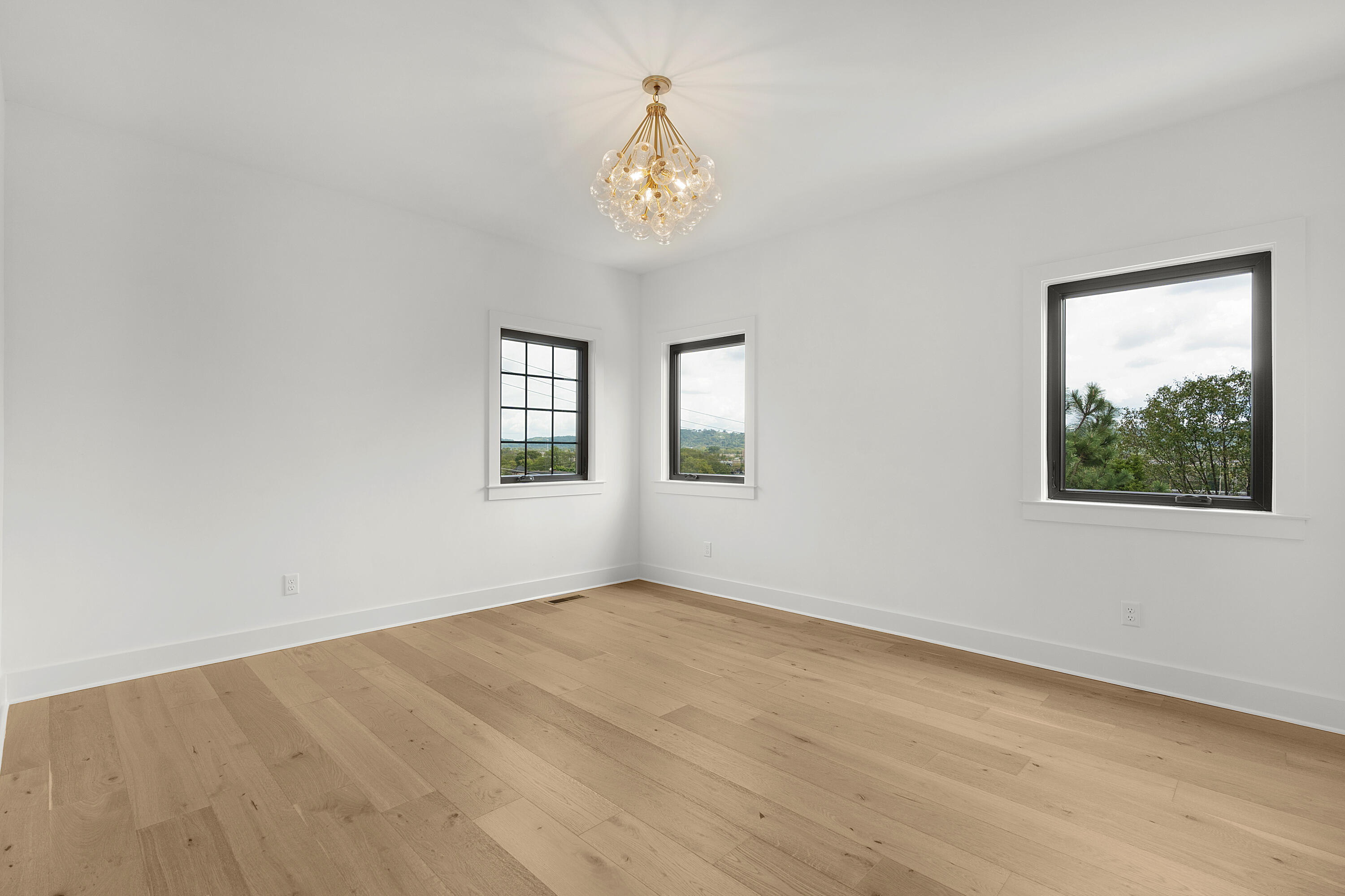 1044 E 4th Street, 101