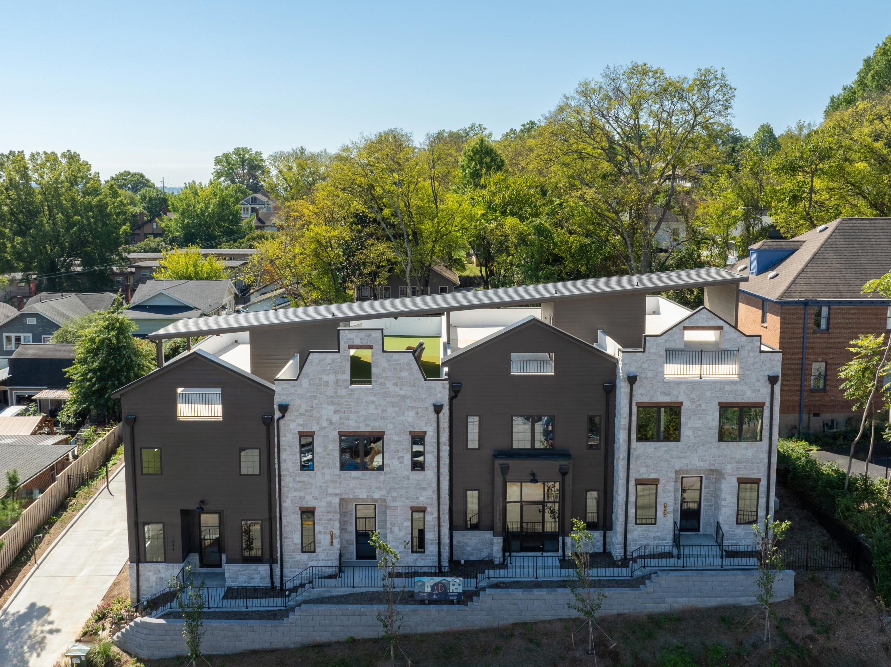 1044 E 4th Street, 101
