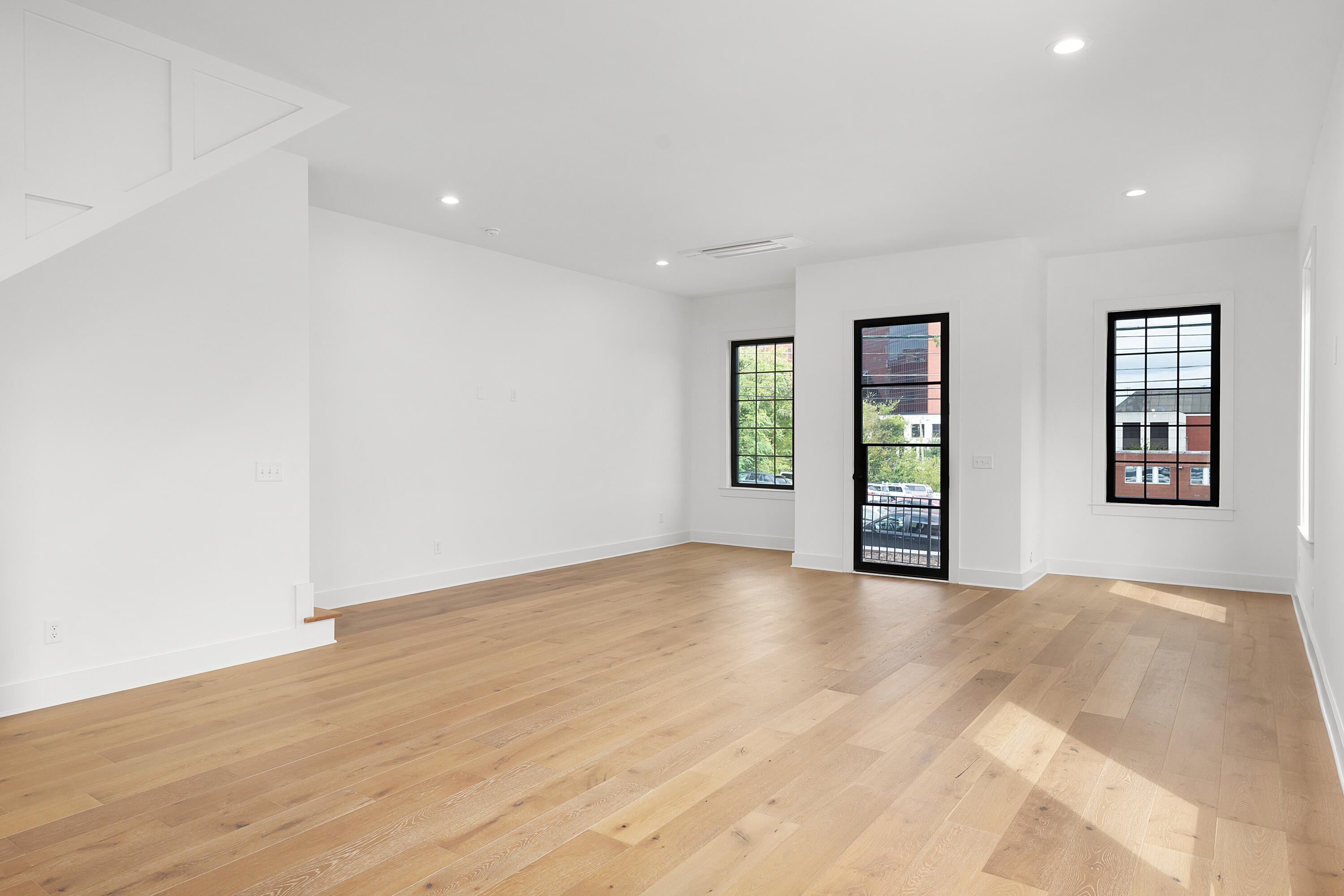 1044 E 4th Street, 101