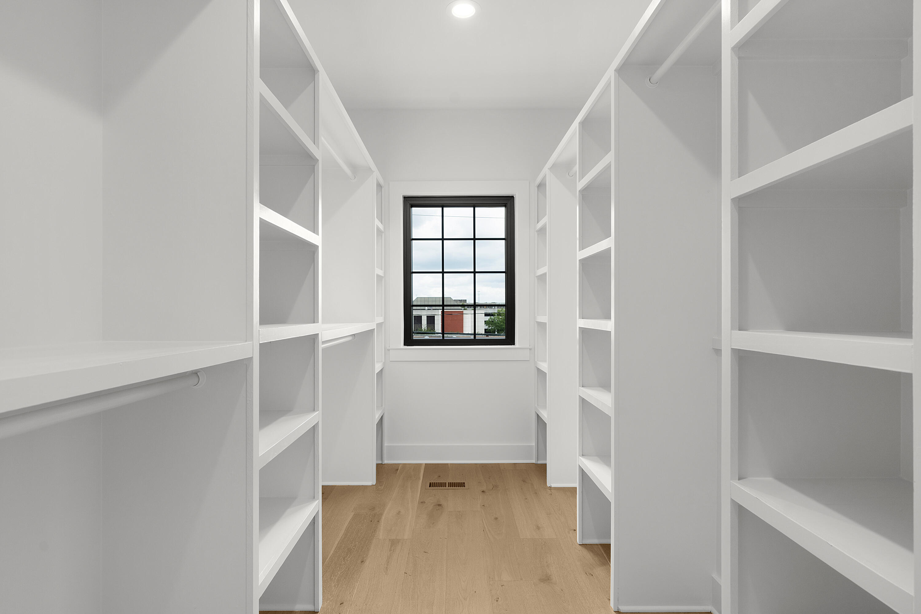 1044 E 4th Street, 101