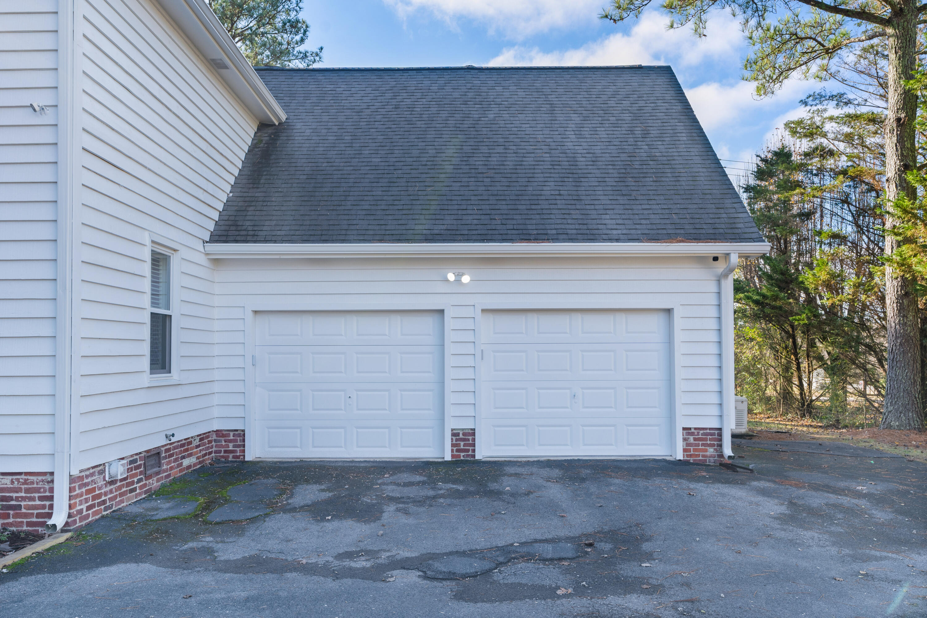 703 Hathaway Drive