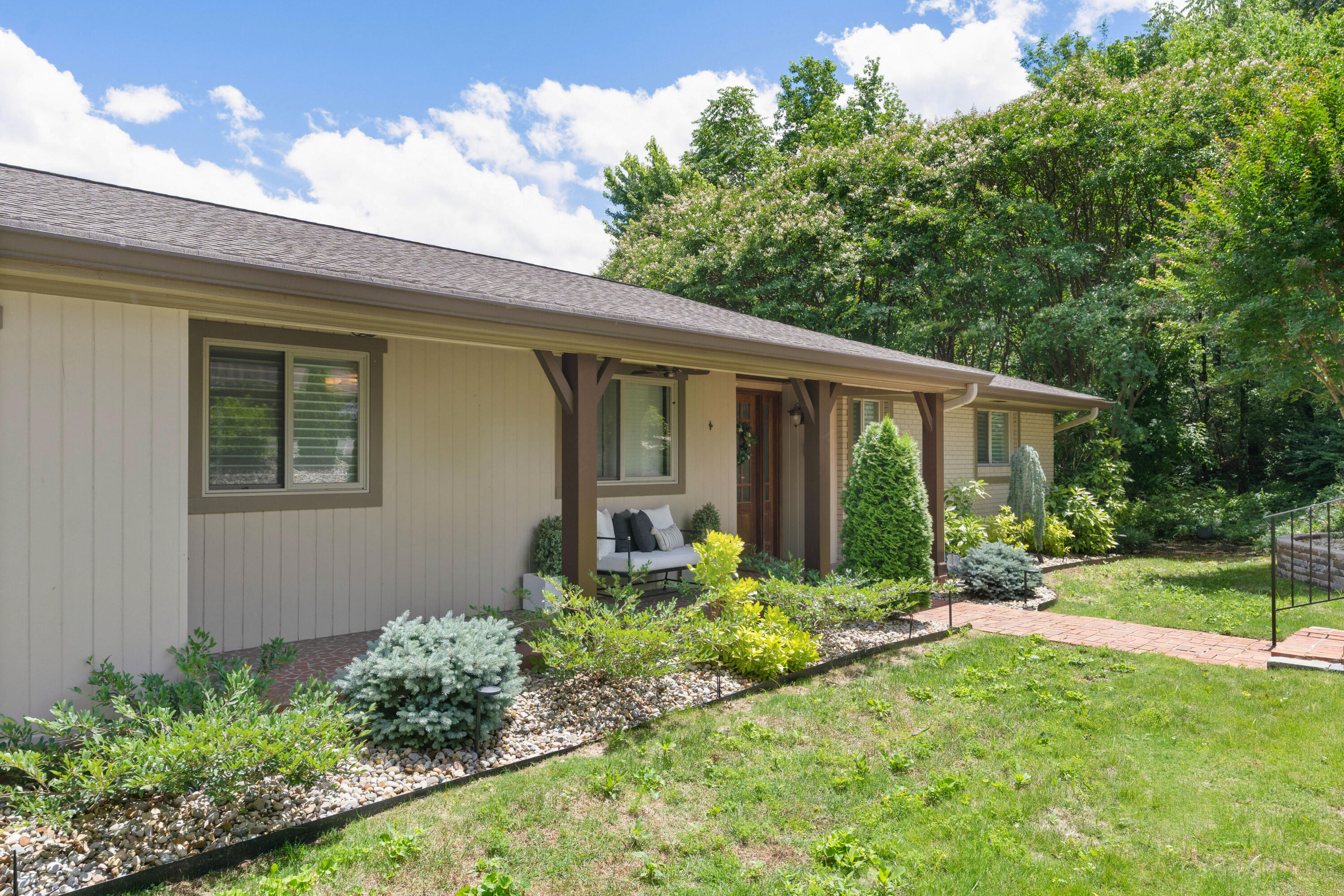 540 N Crest Court