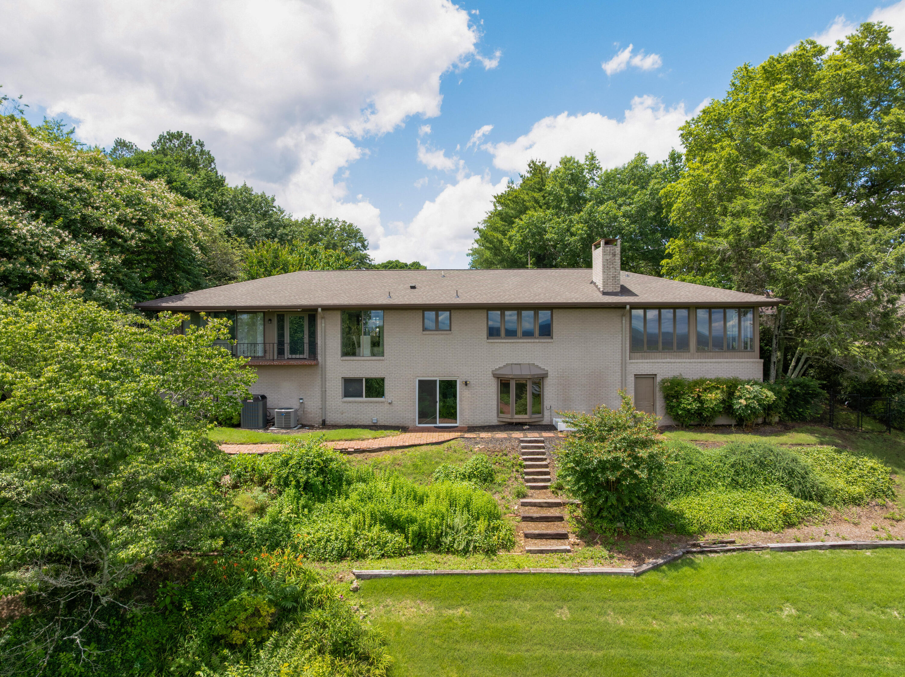 540 N Crest Court
