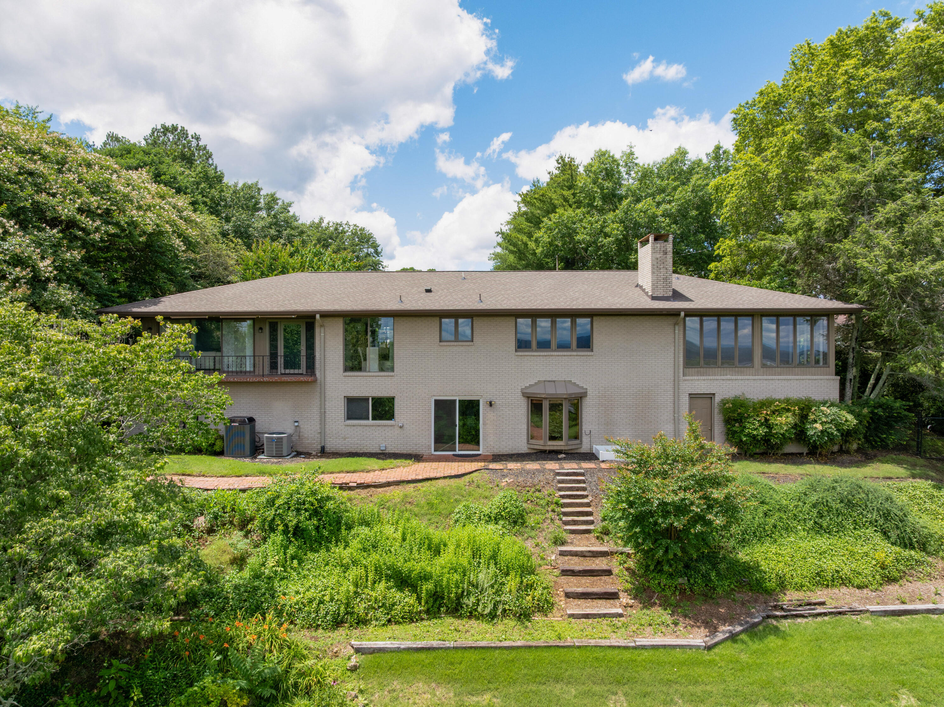 540 N Crest Court