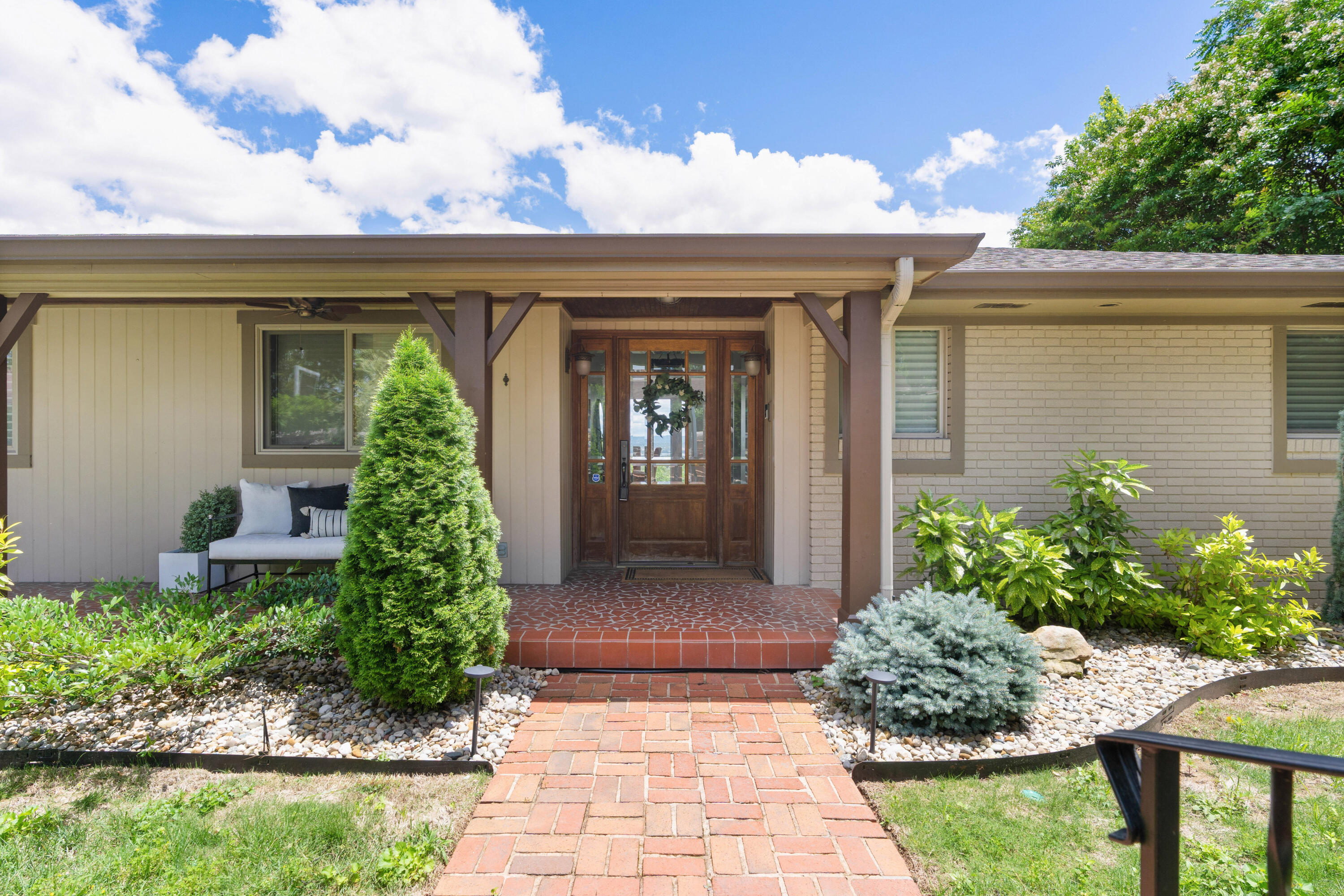 540 N Crest Court