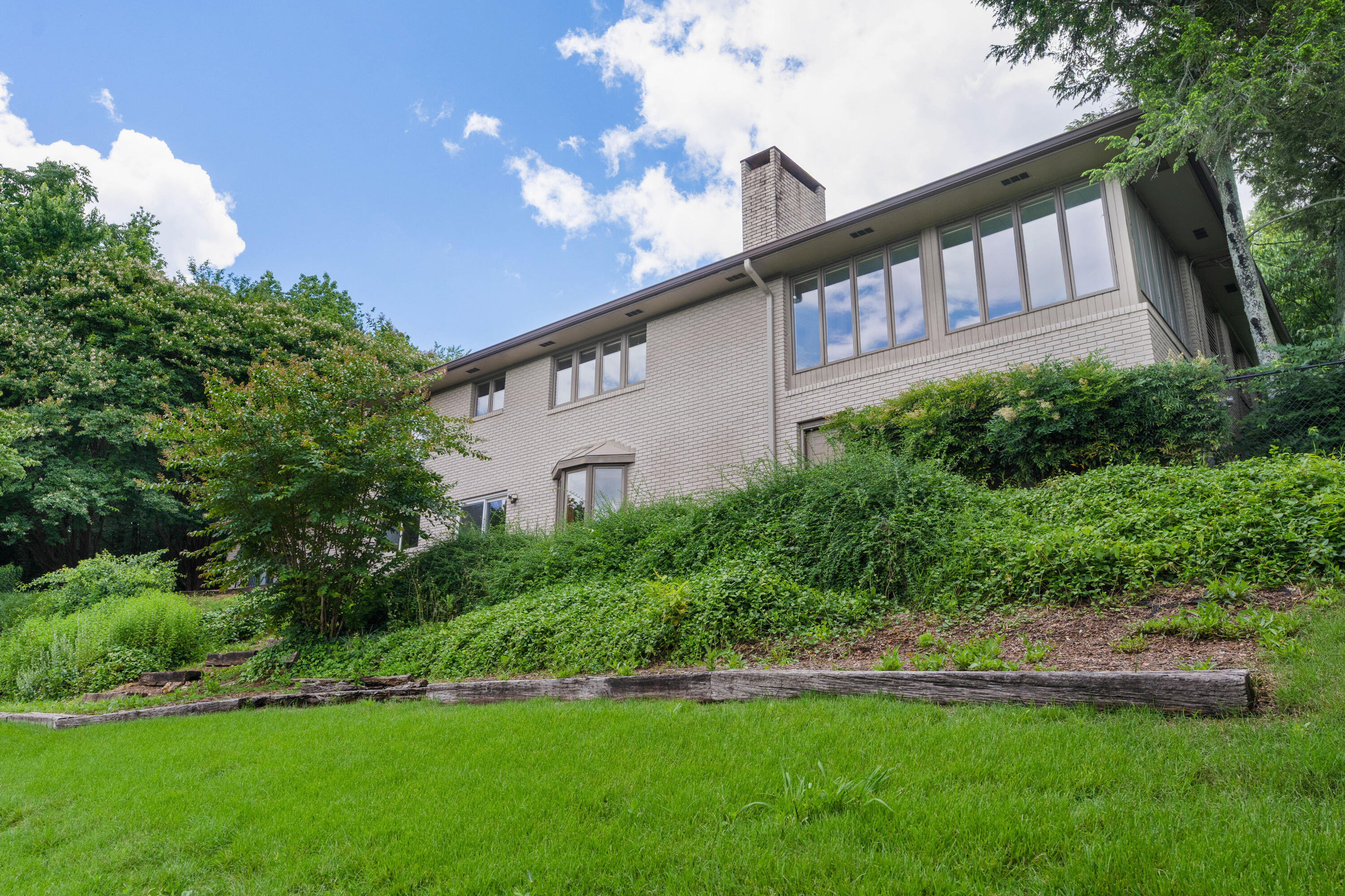 540 N Crest Court