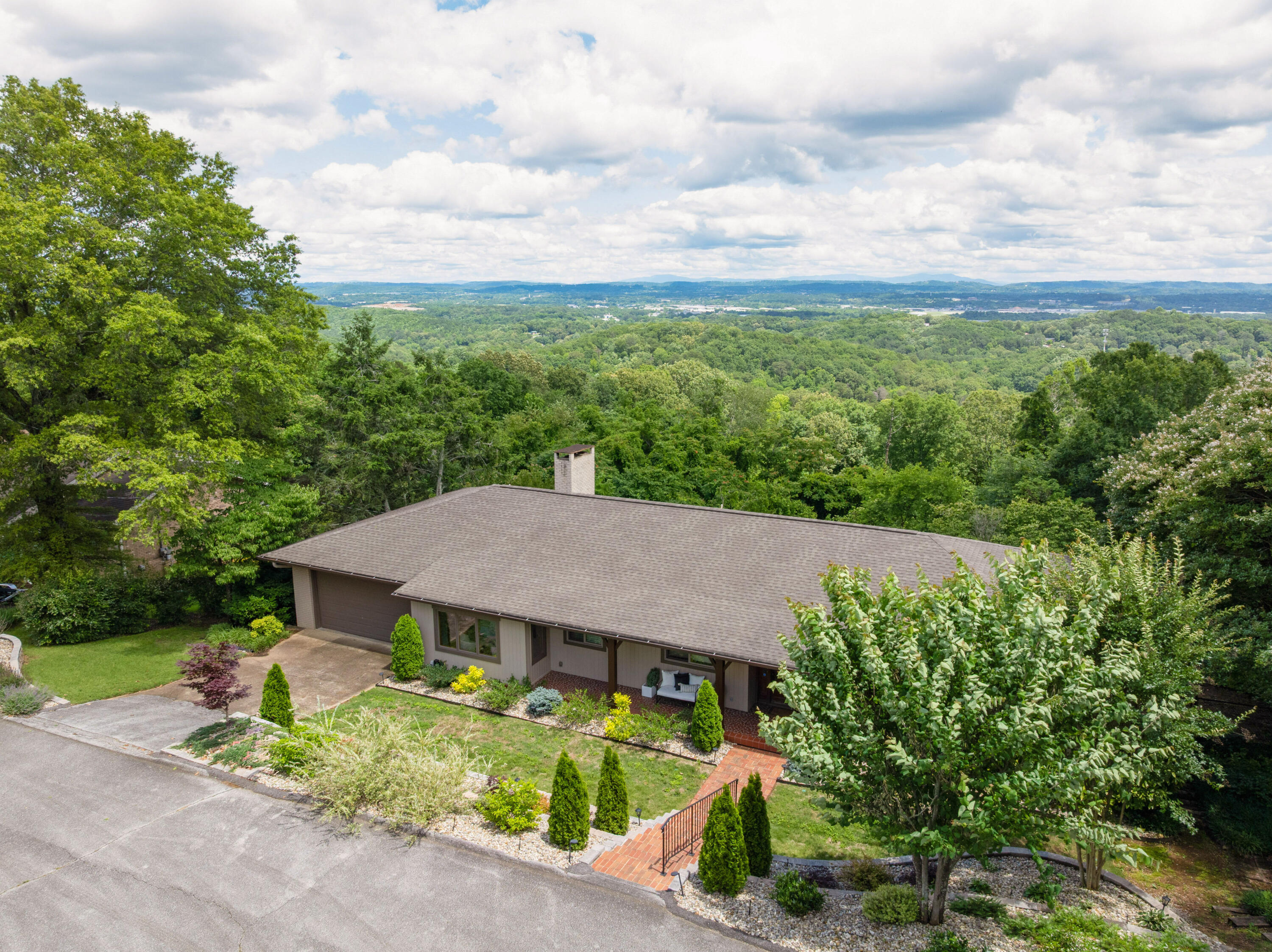 540 N Crest Court