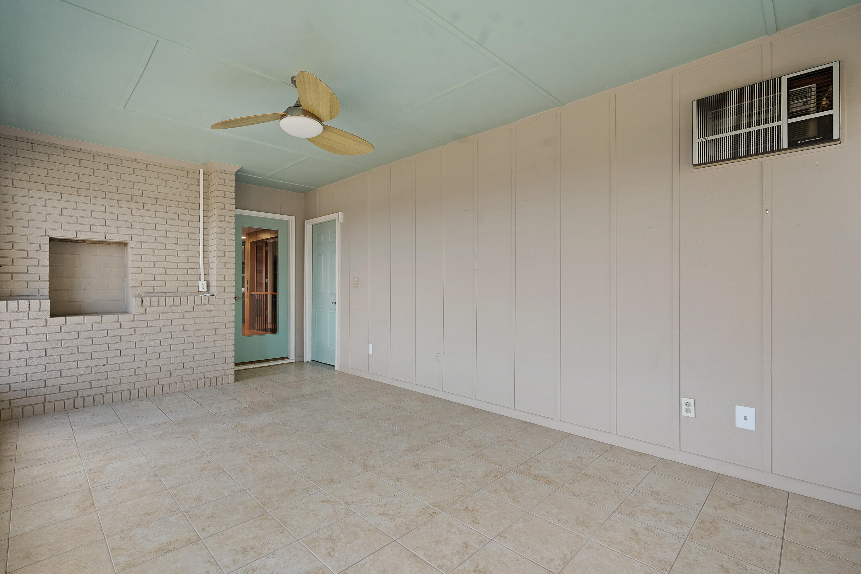 540 N Crest Court