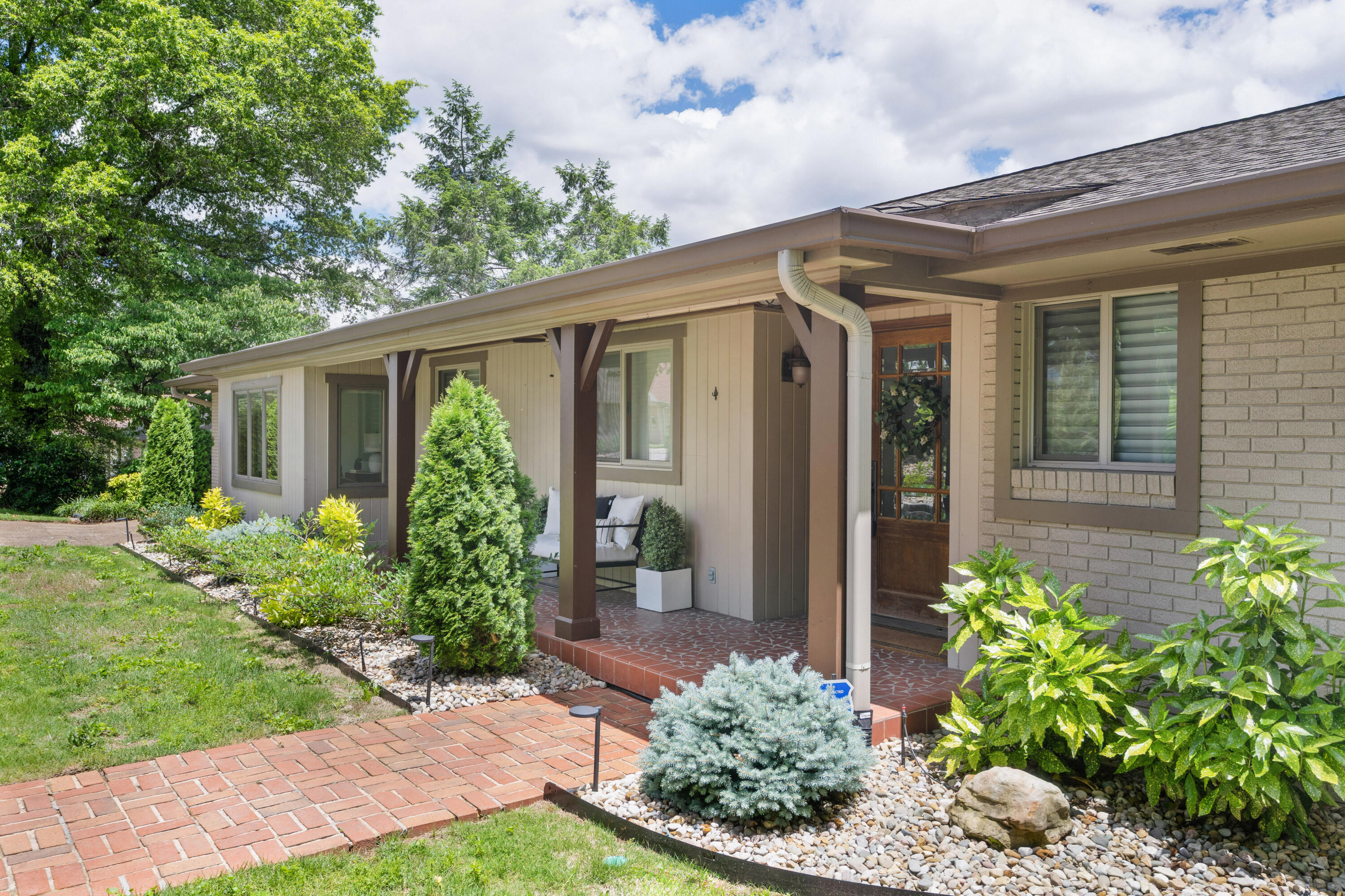540 N Crest Court