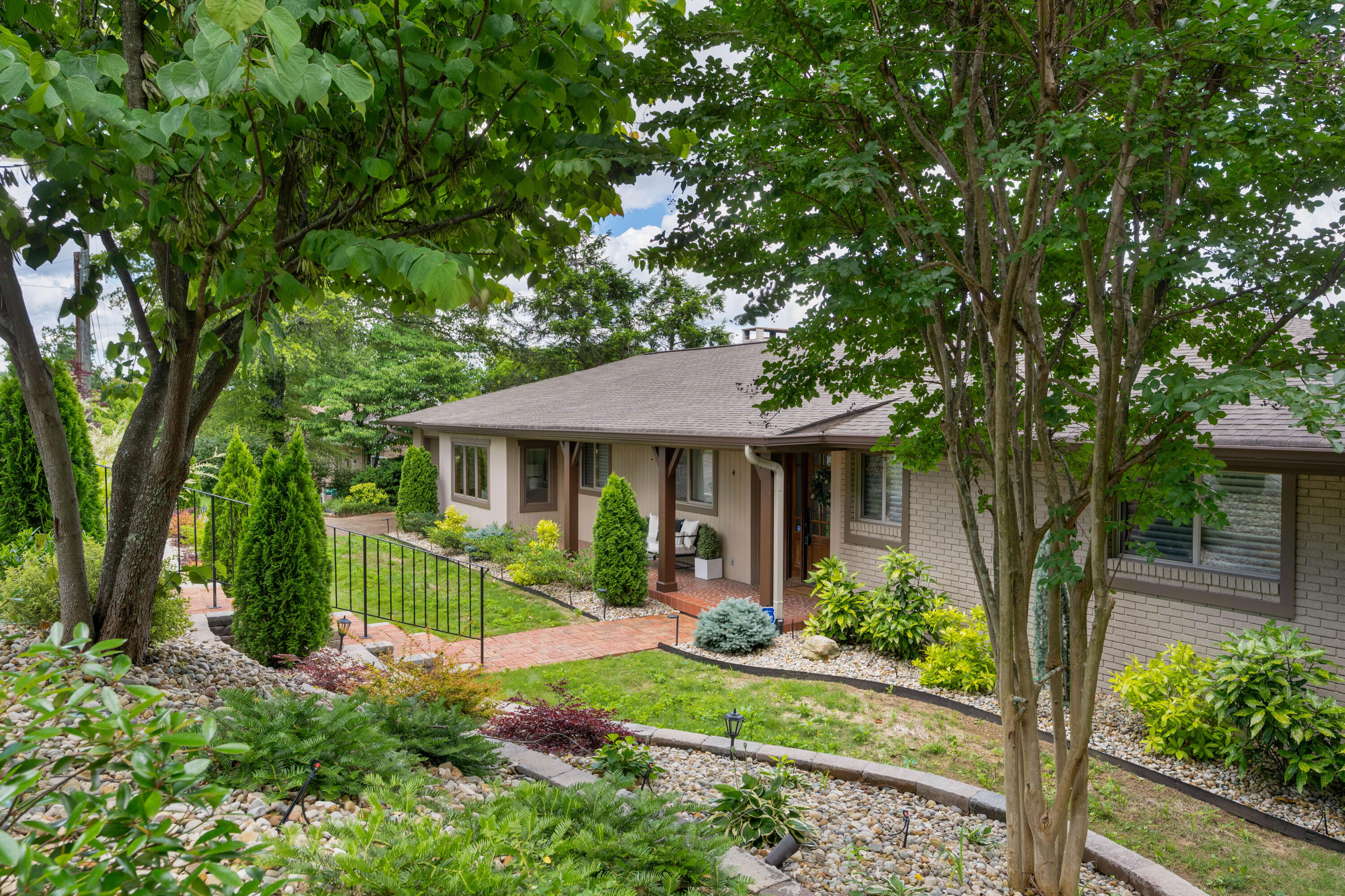 540 N Crest Court