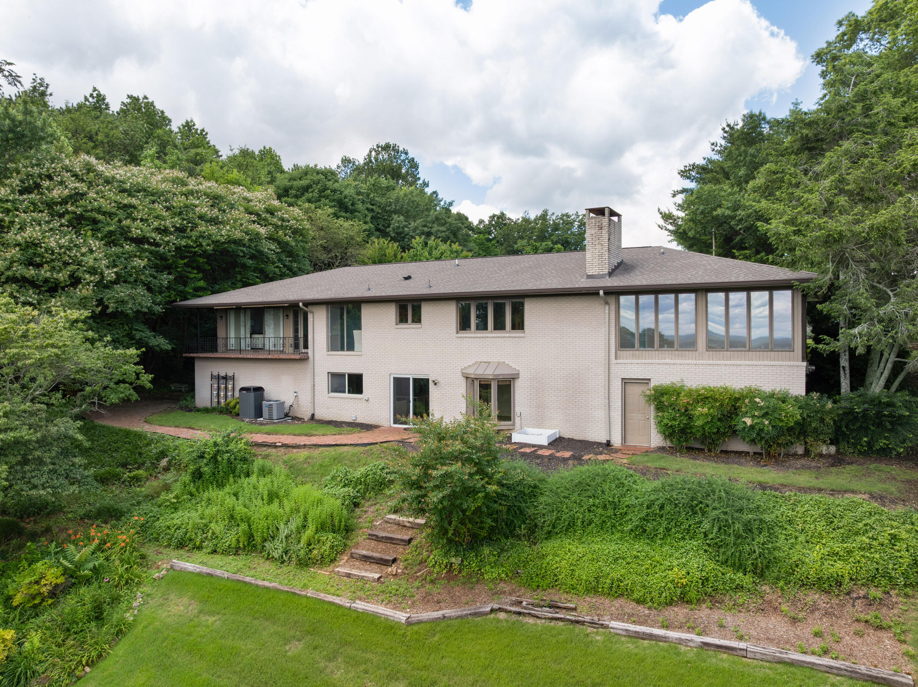 540 N Crest Court