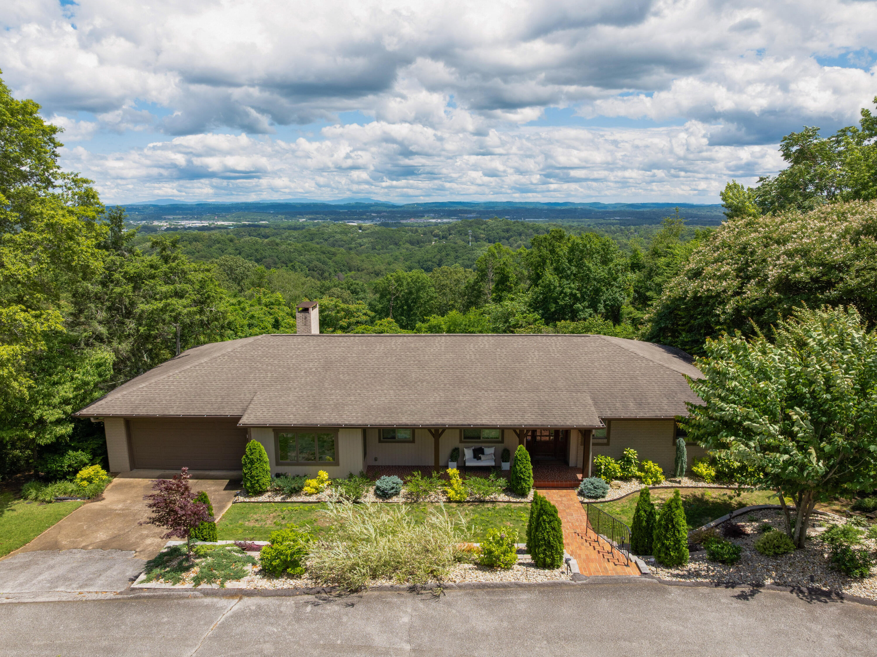540 N Crest Court
