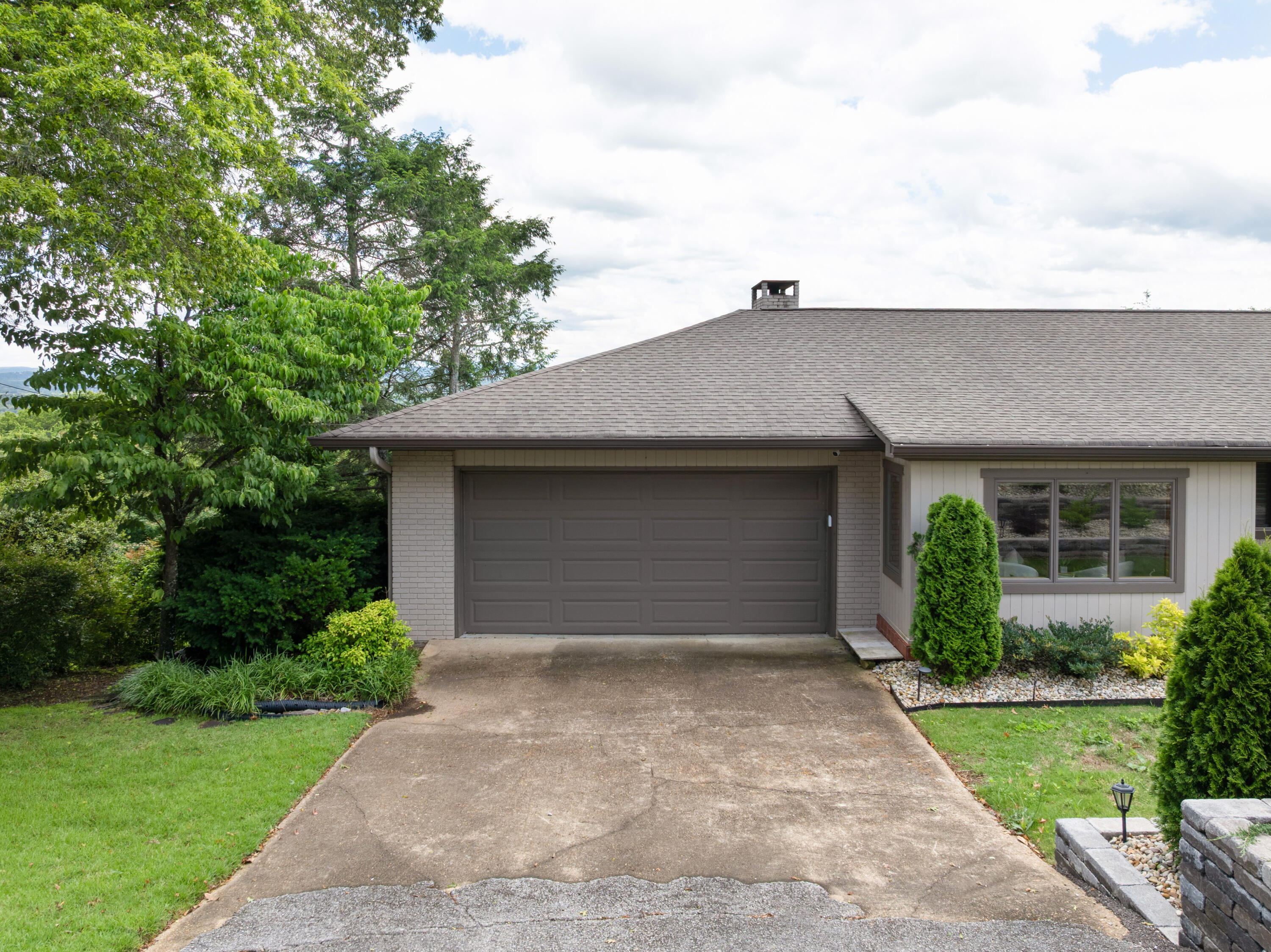 540 N Crest Court