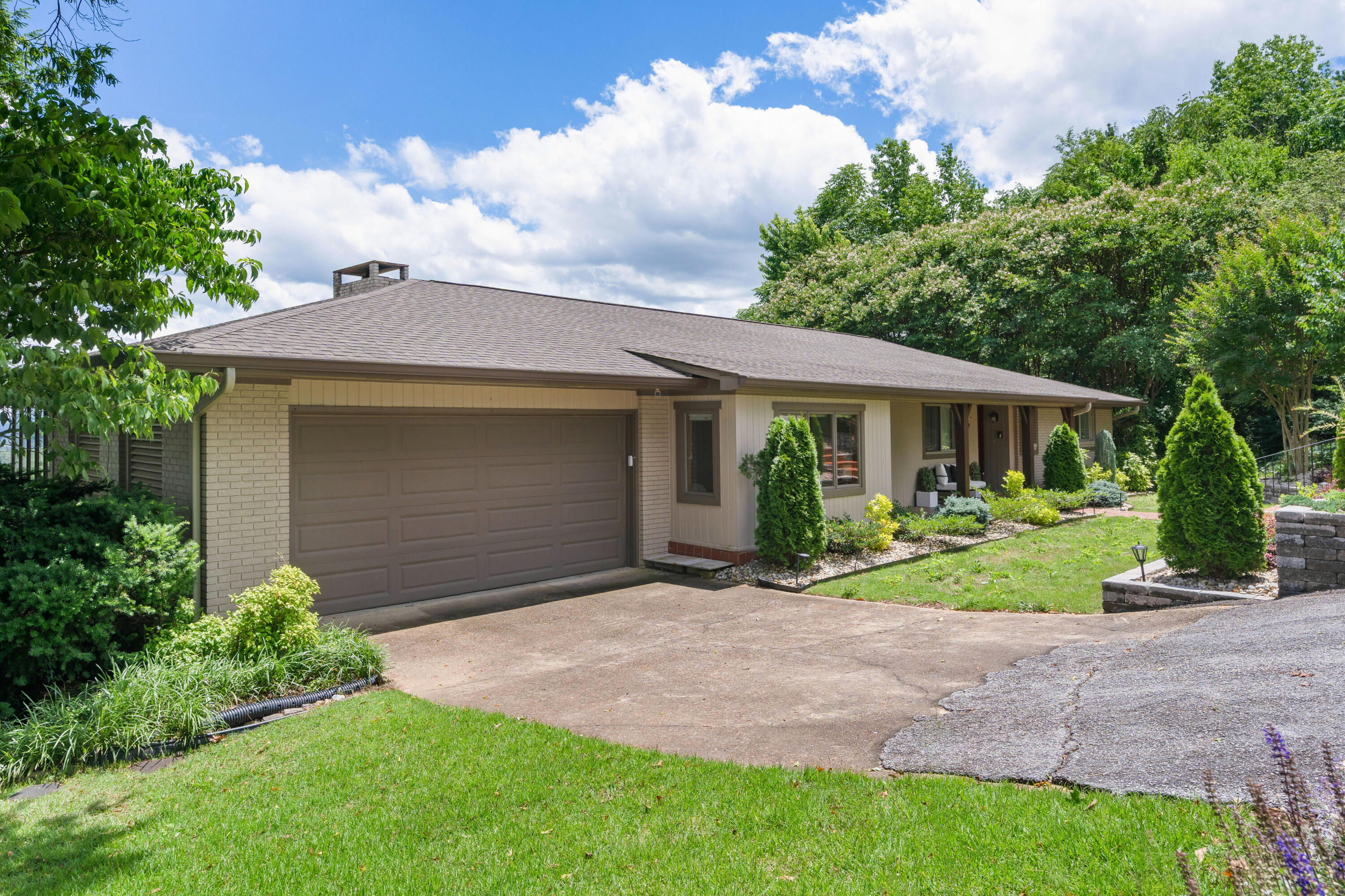 540 N Crest Court