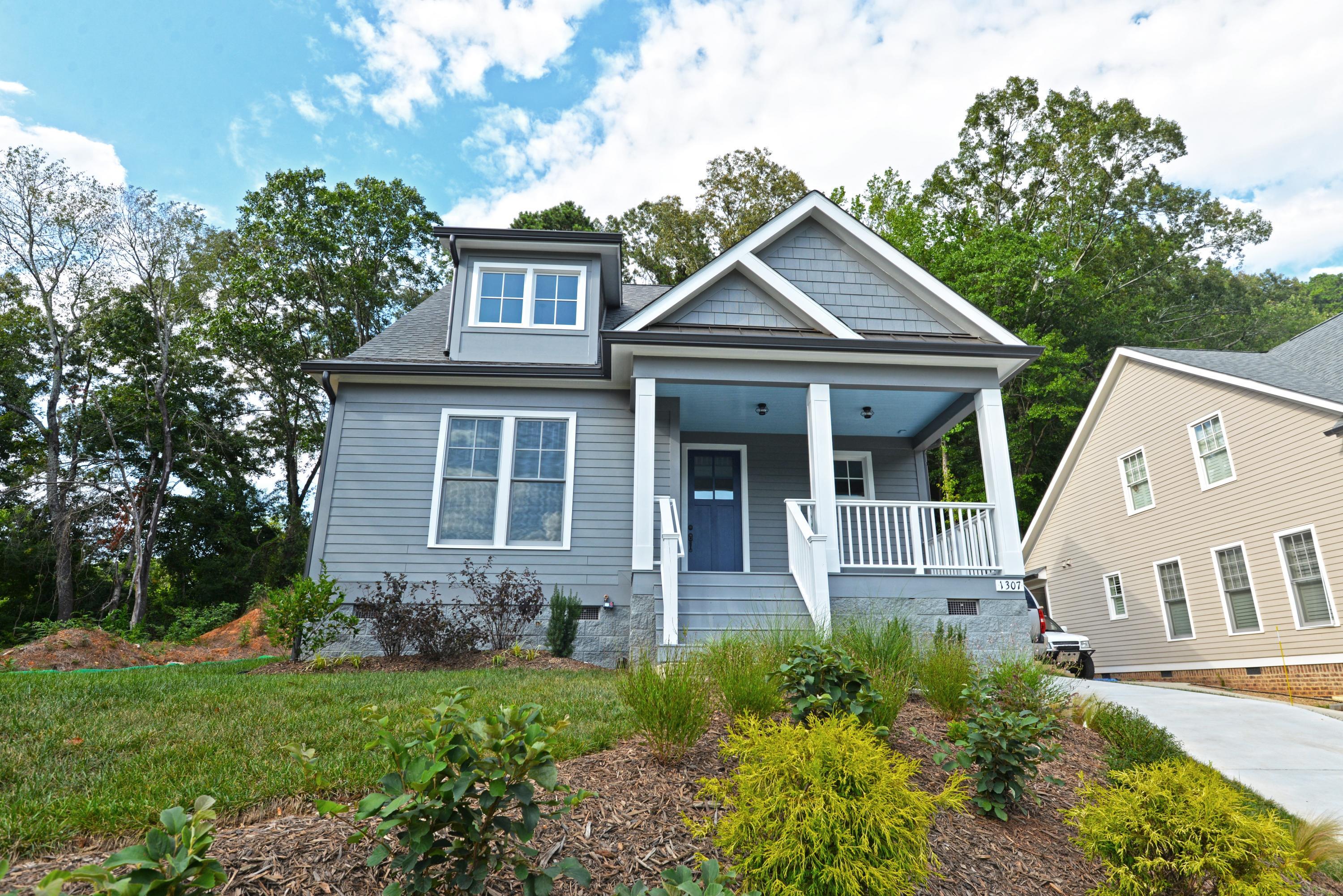 1307 W 45th Street