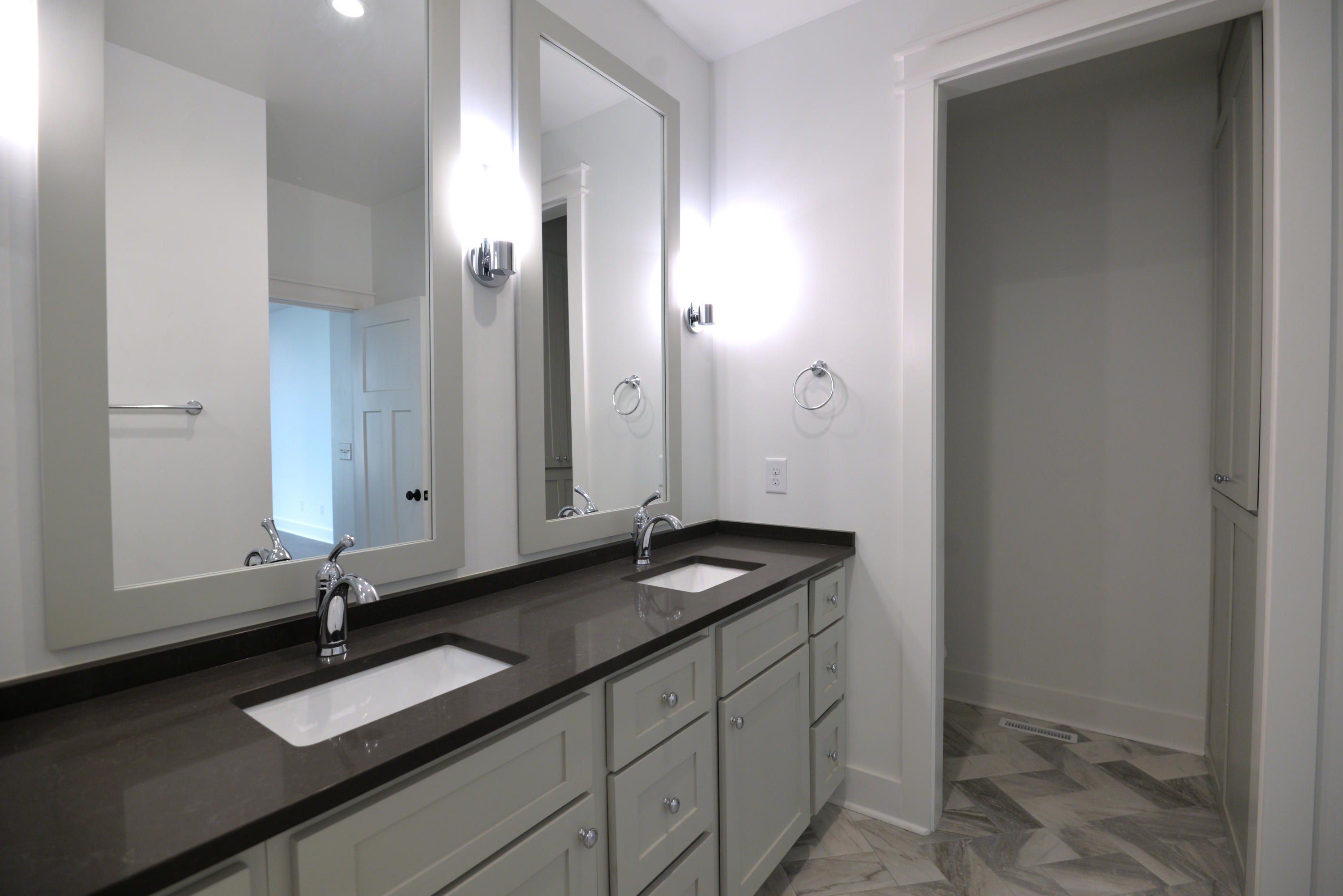 1307 W 45th Street