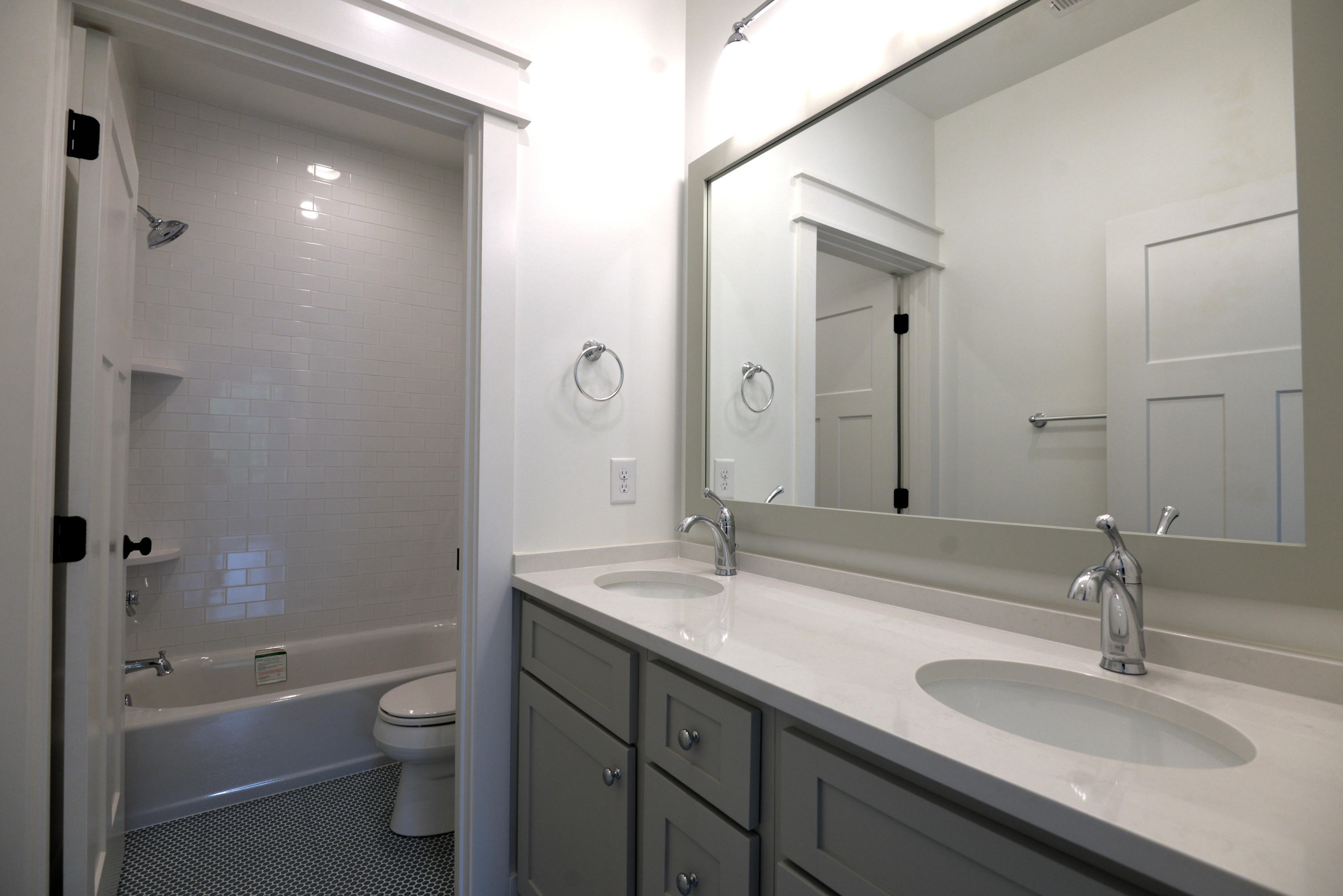 1307 W 45th Street