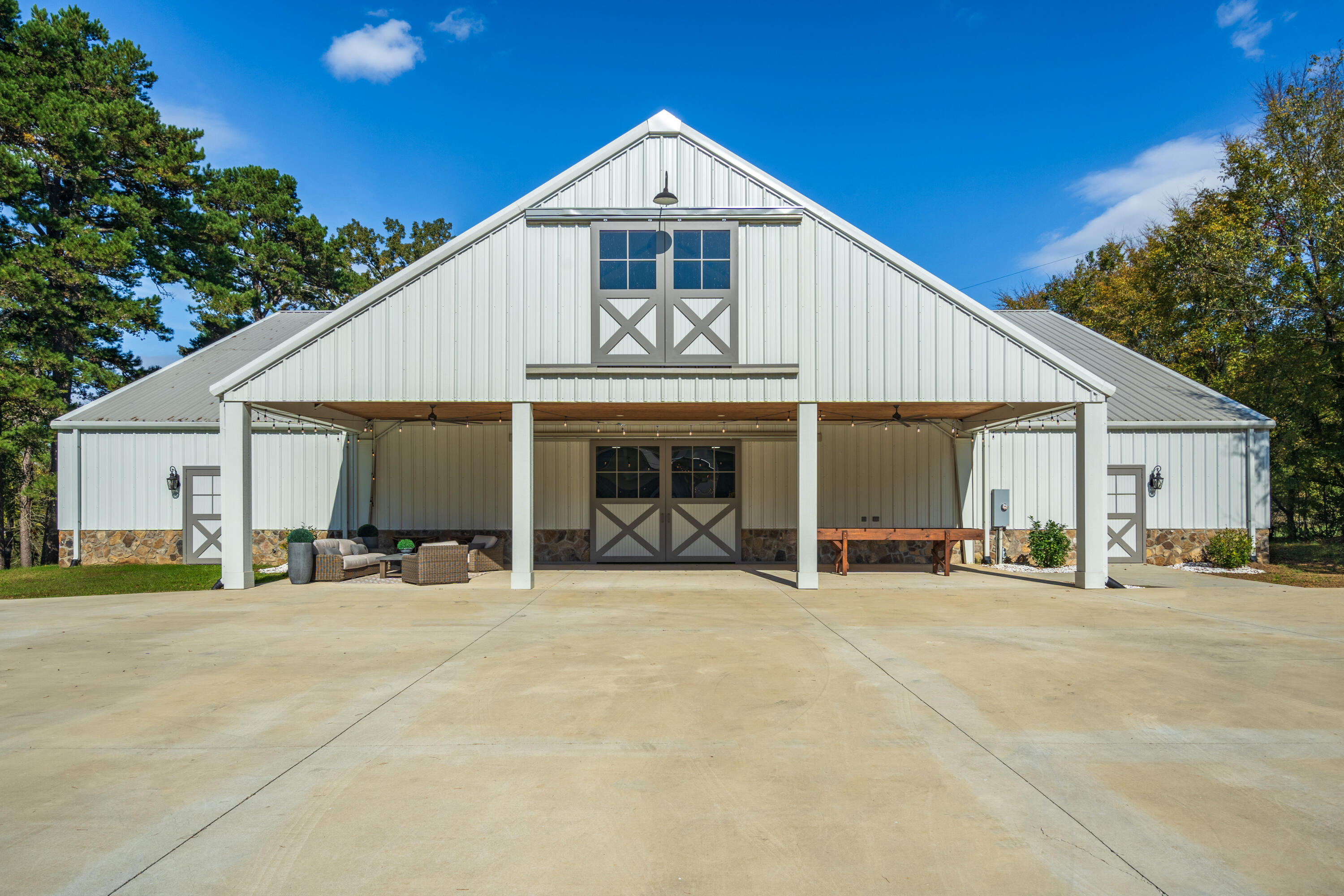 7468 Noah Reid Road