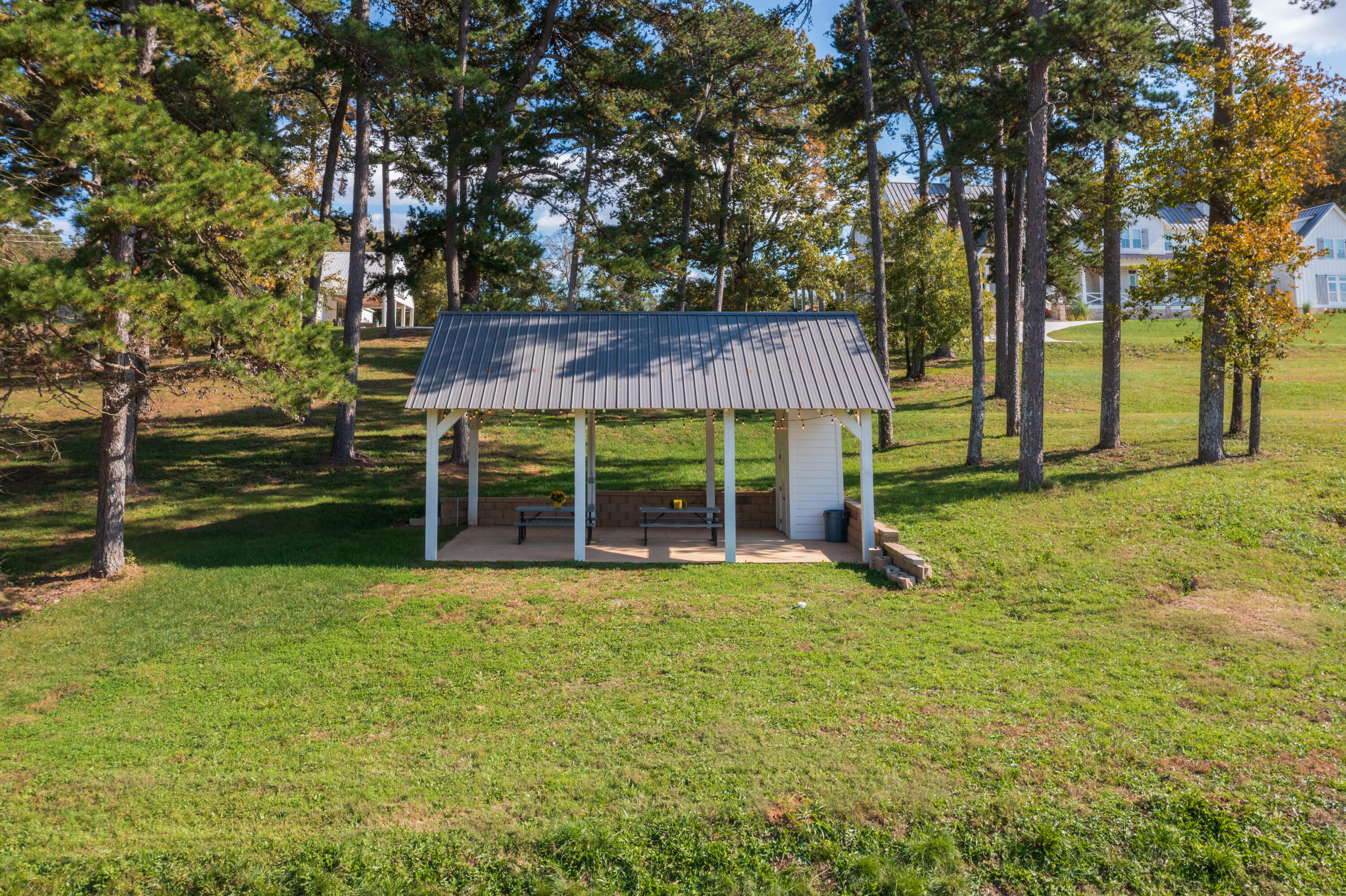 7468 Noah Reid Road