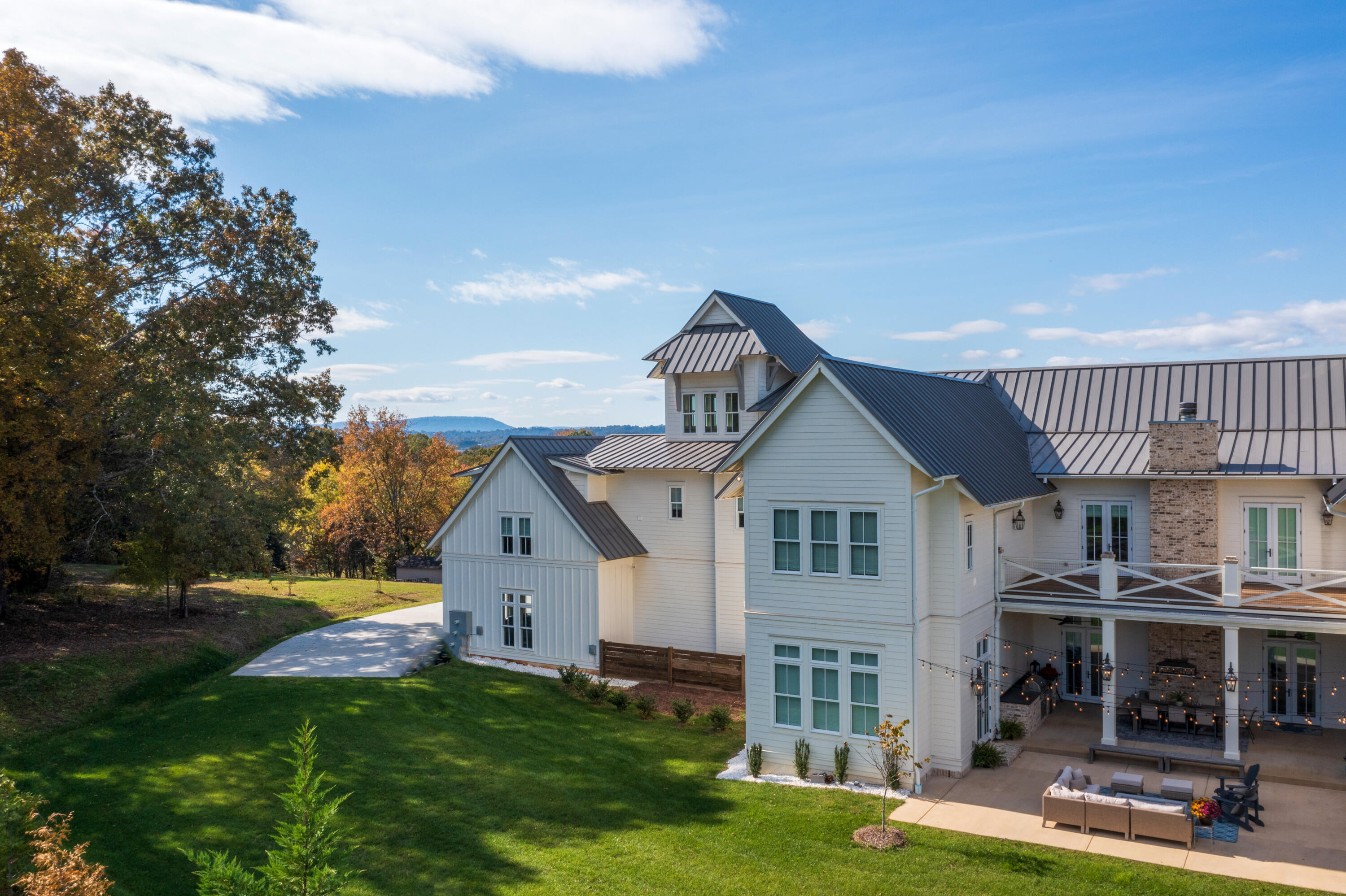 7468 Noah Reid Road