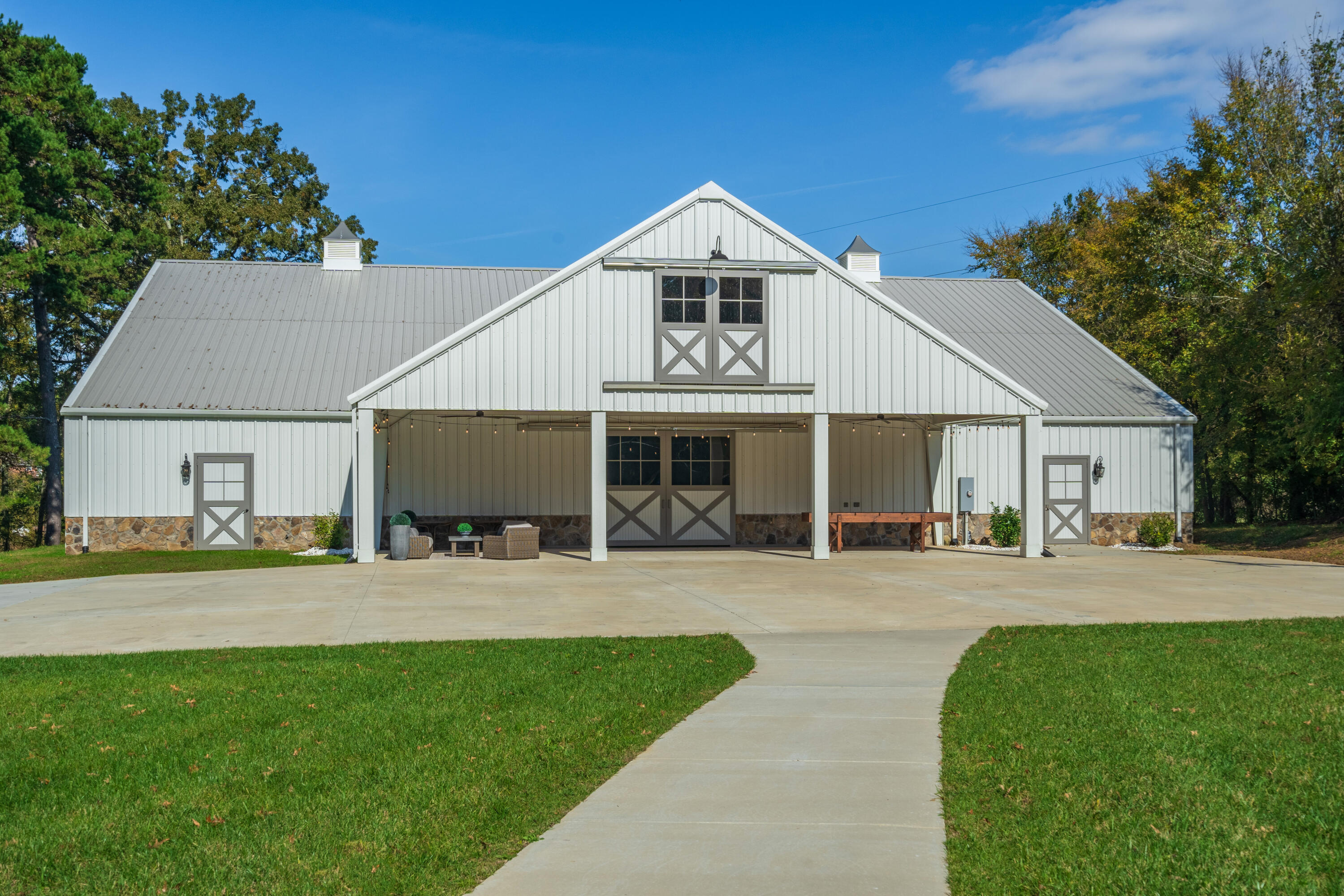 7468 Noah Reid Road