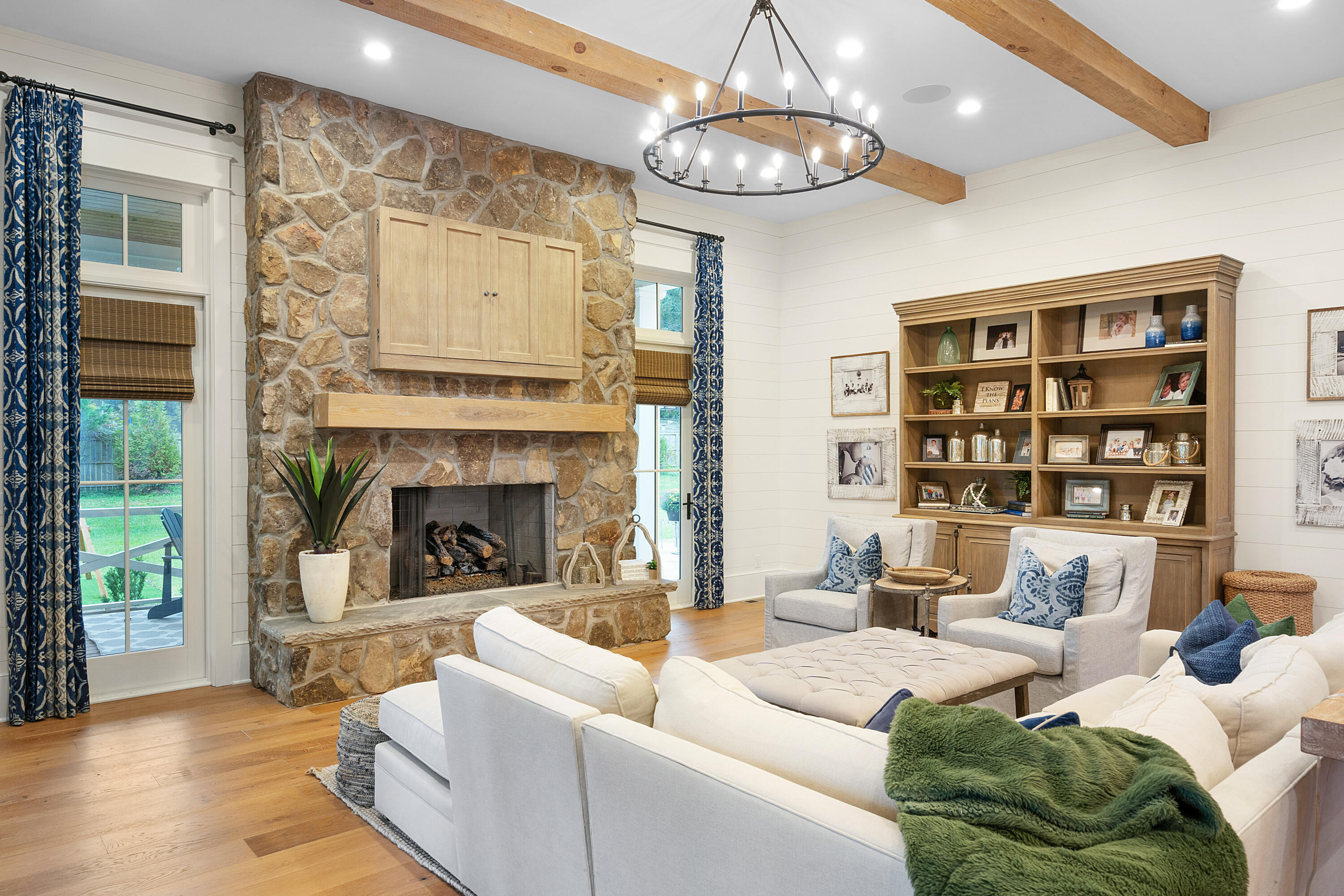7468 Noah Reid Road