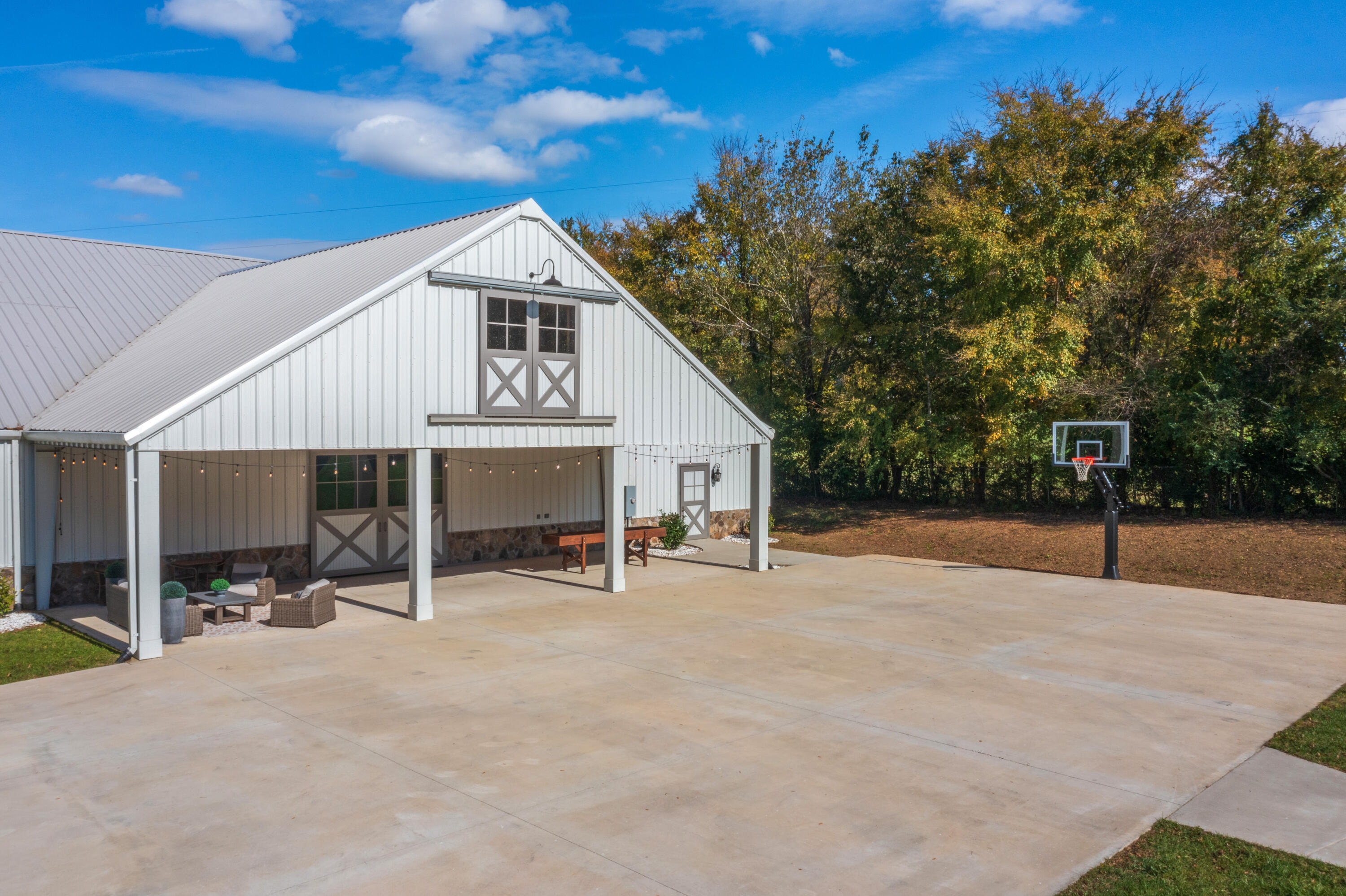 7468 Noah Reid Road