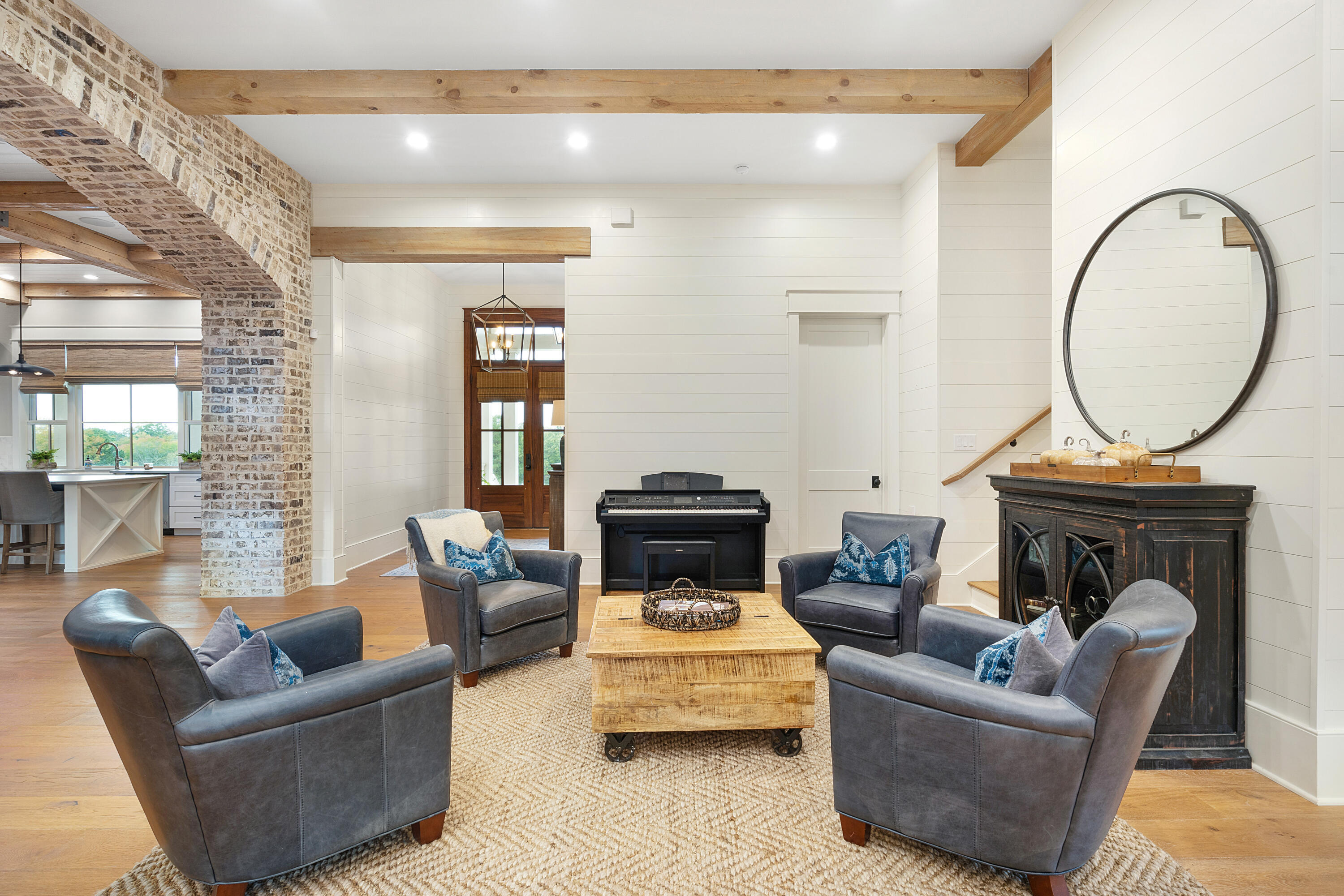 7468 Noah Reid Road