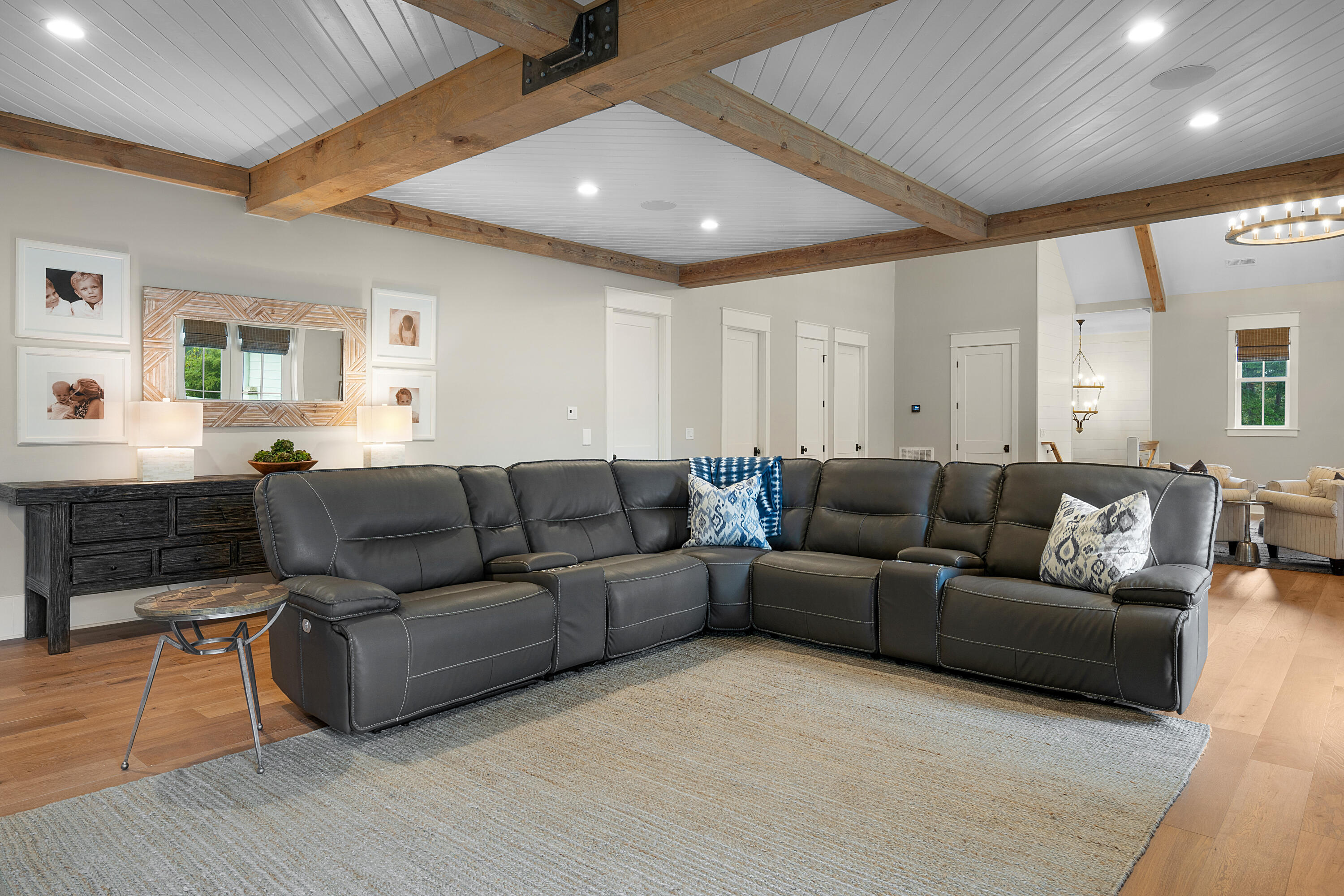 7468 Noah Reid Road