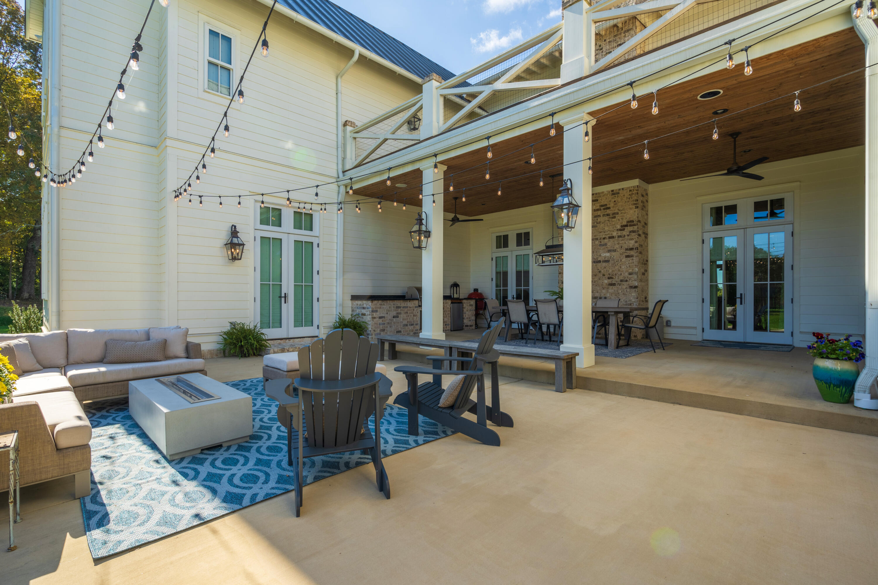 7468 Noah Reid Road