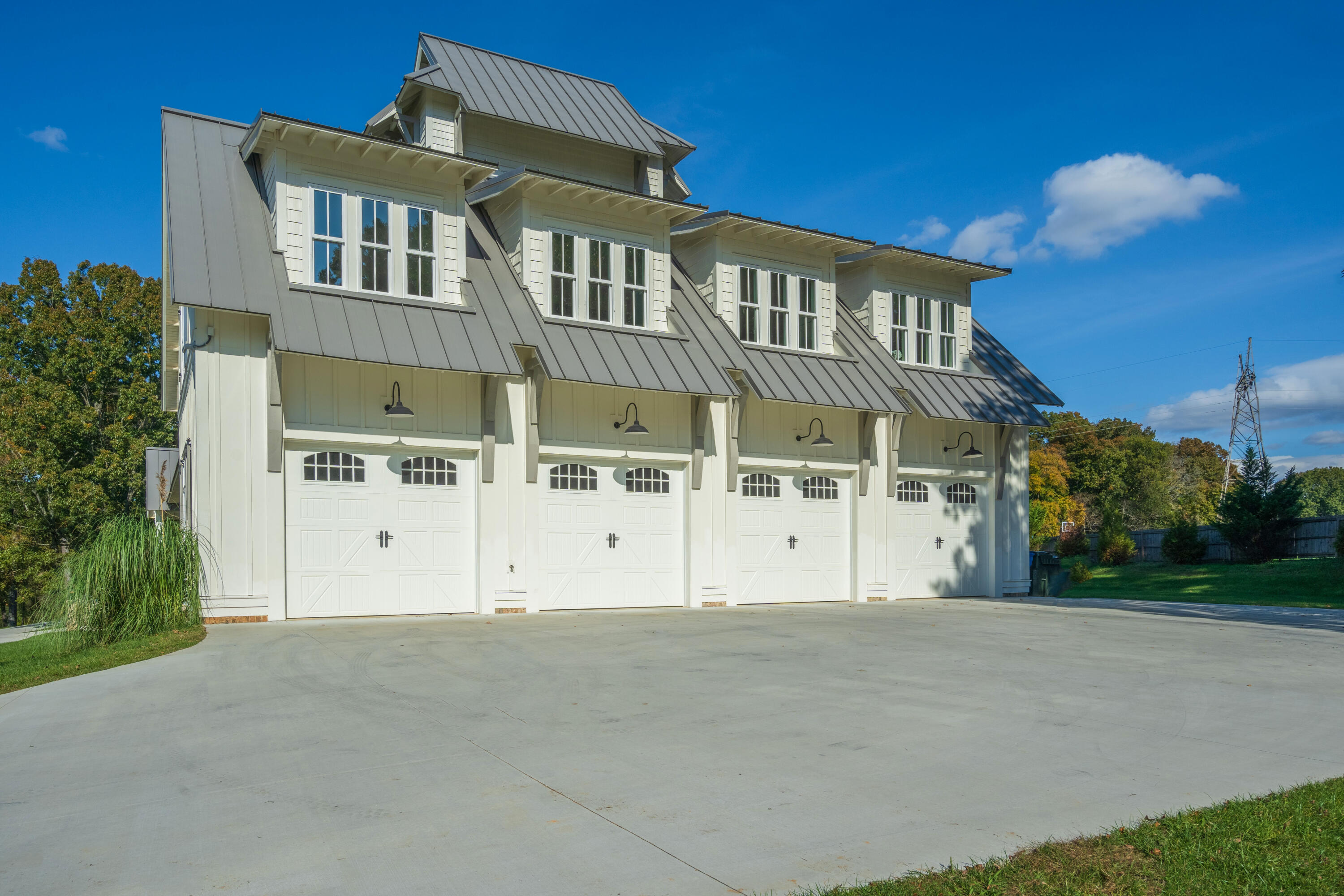 7468 Noah Reid Road
