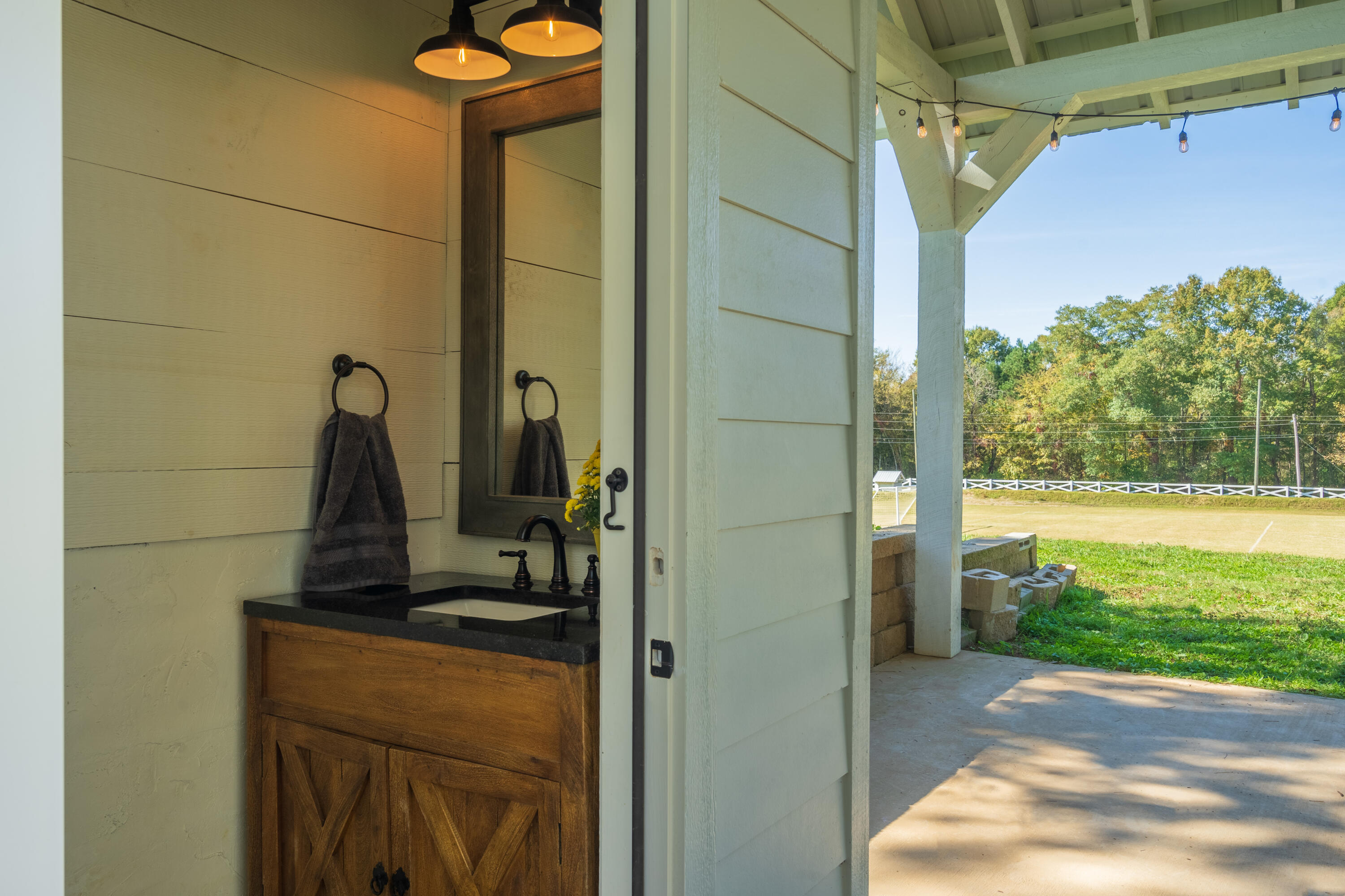 7468 Noah Reid Road