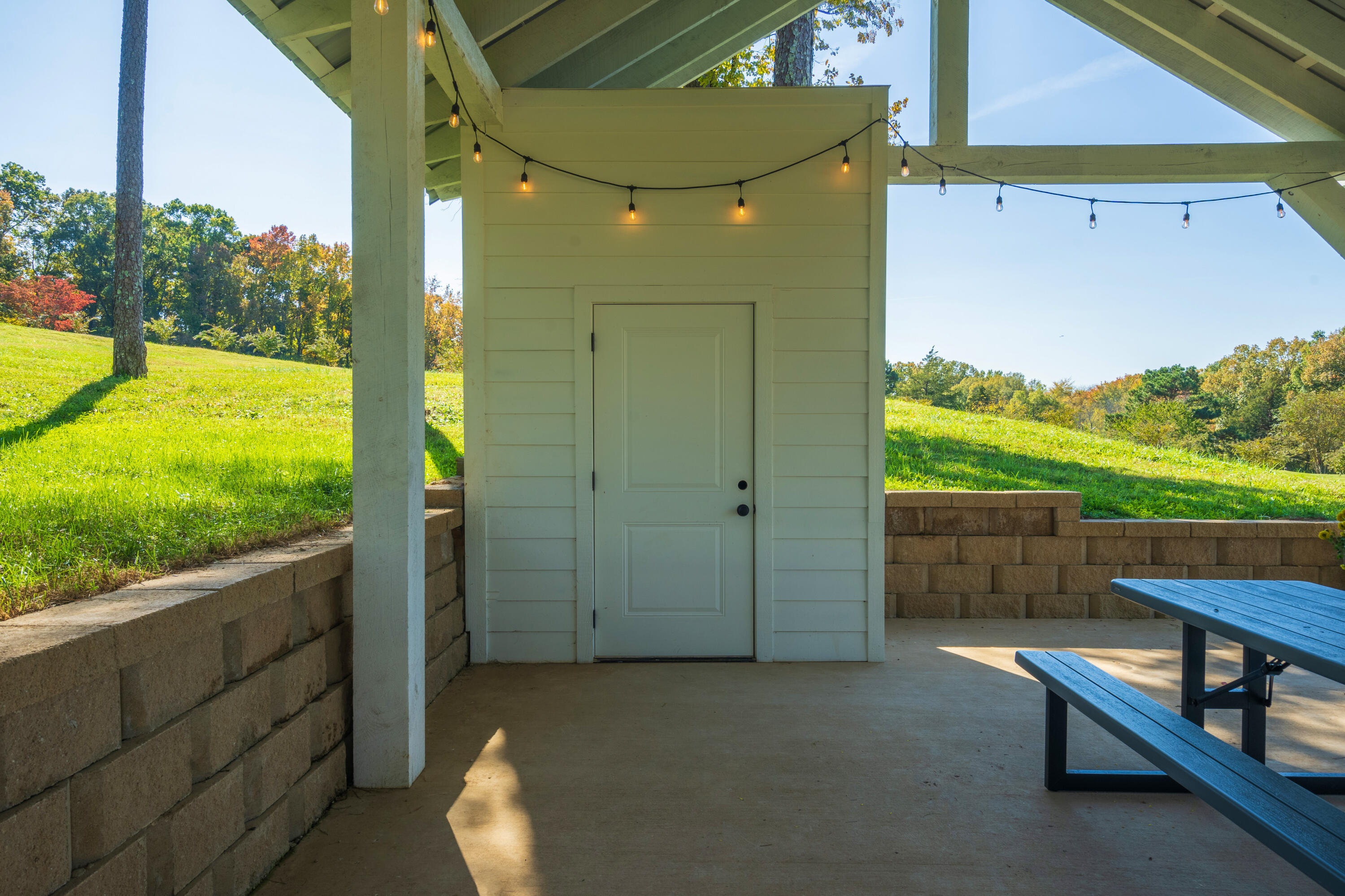 7468 Noah Reid Road