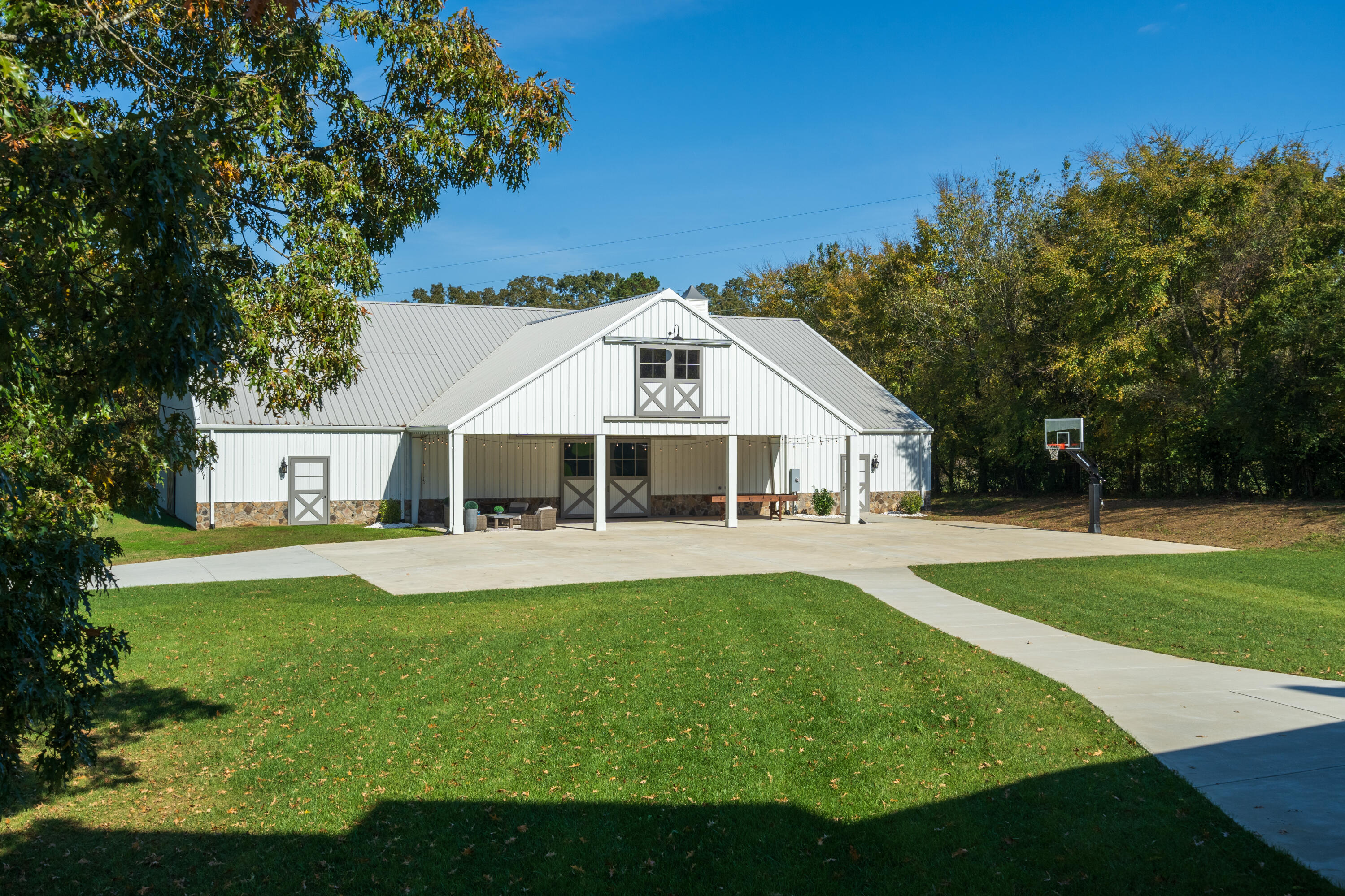 7468 Noah Reid Road
