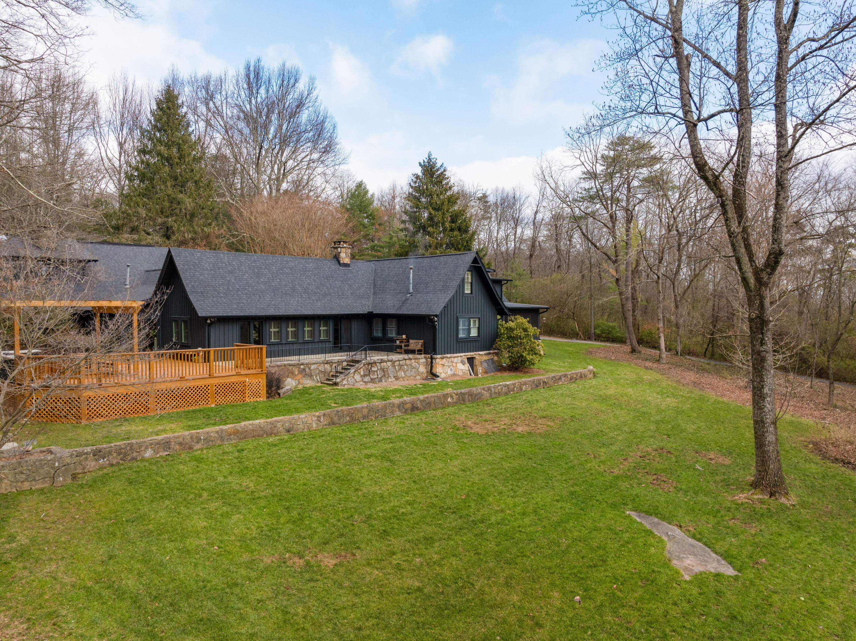1015 Scenic Highway