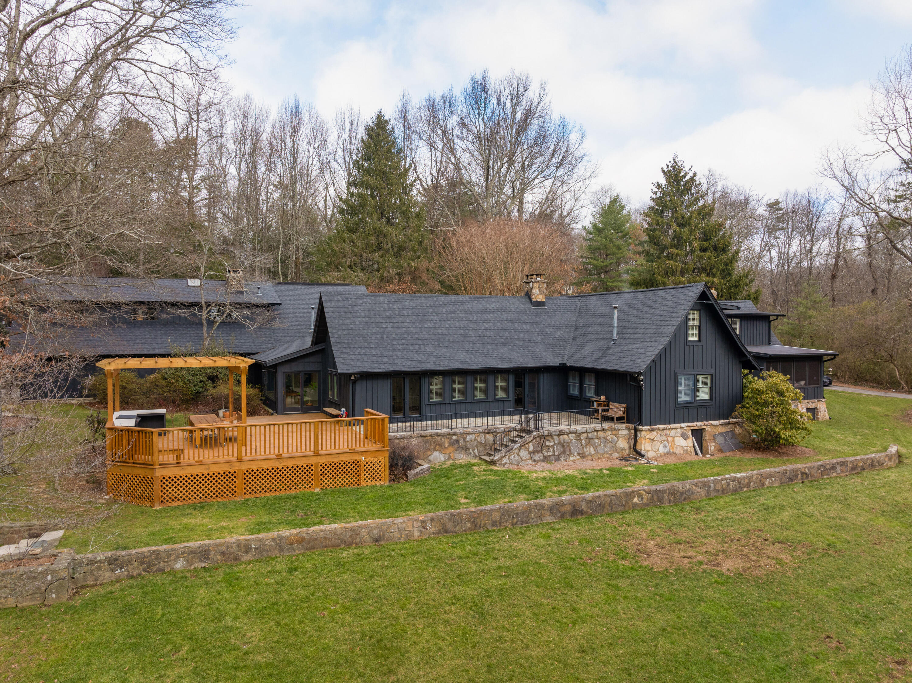 1015 Scenic Highway